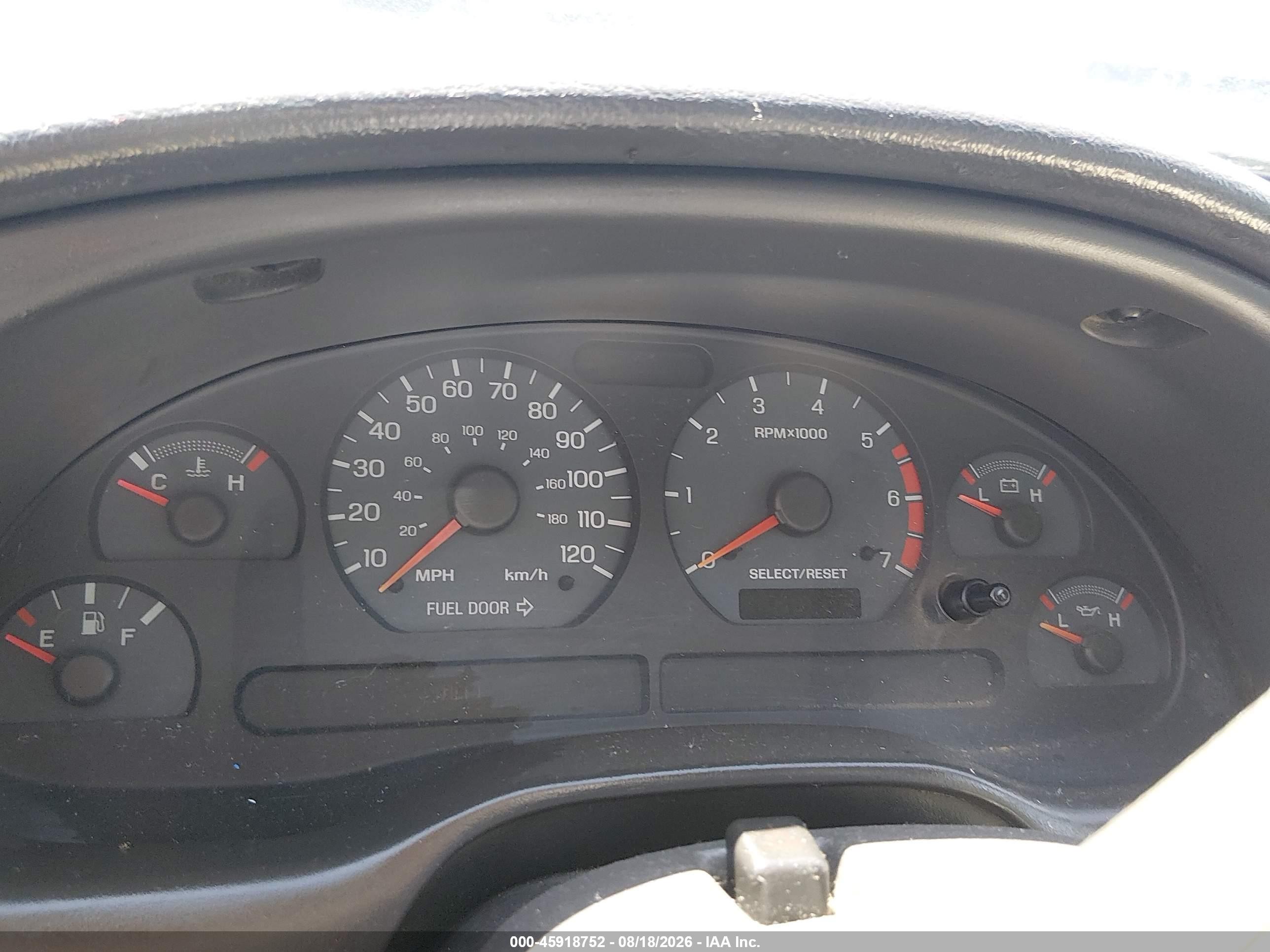 2003 Ford Mustang   Белый vin: 1FAFP44453F379756