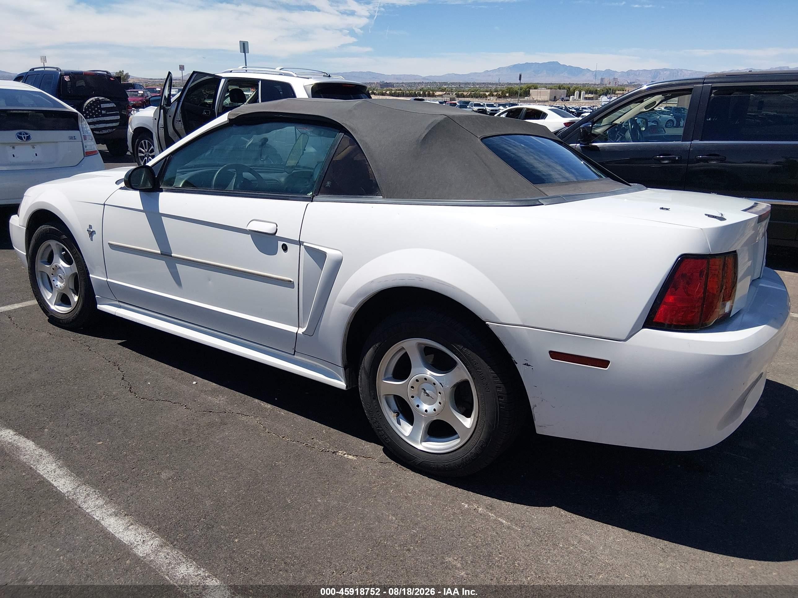 2003 Ford Mustang   Белый vin: 1FAFP44453F379756