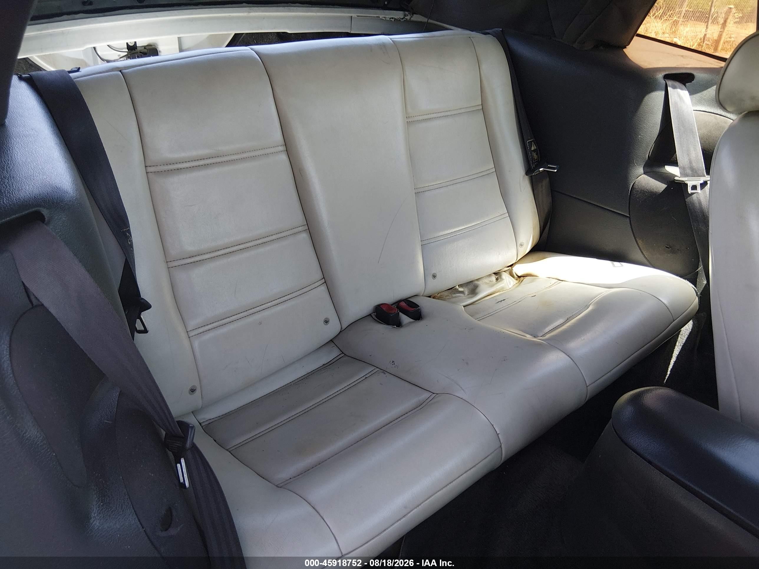 2003 Ford Mustang   Белый vin: 1FAFP44453F379756