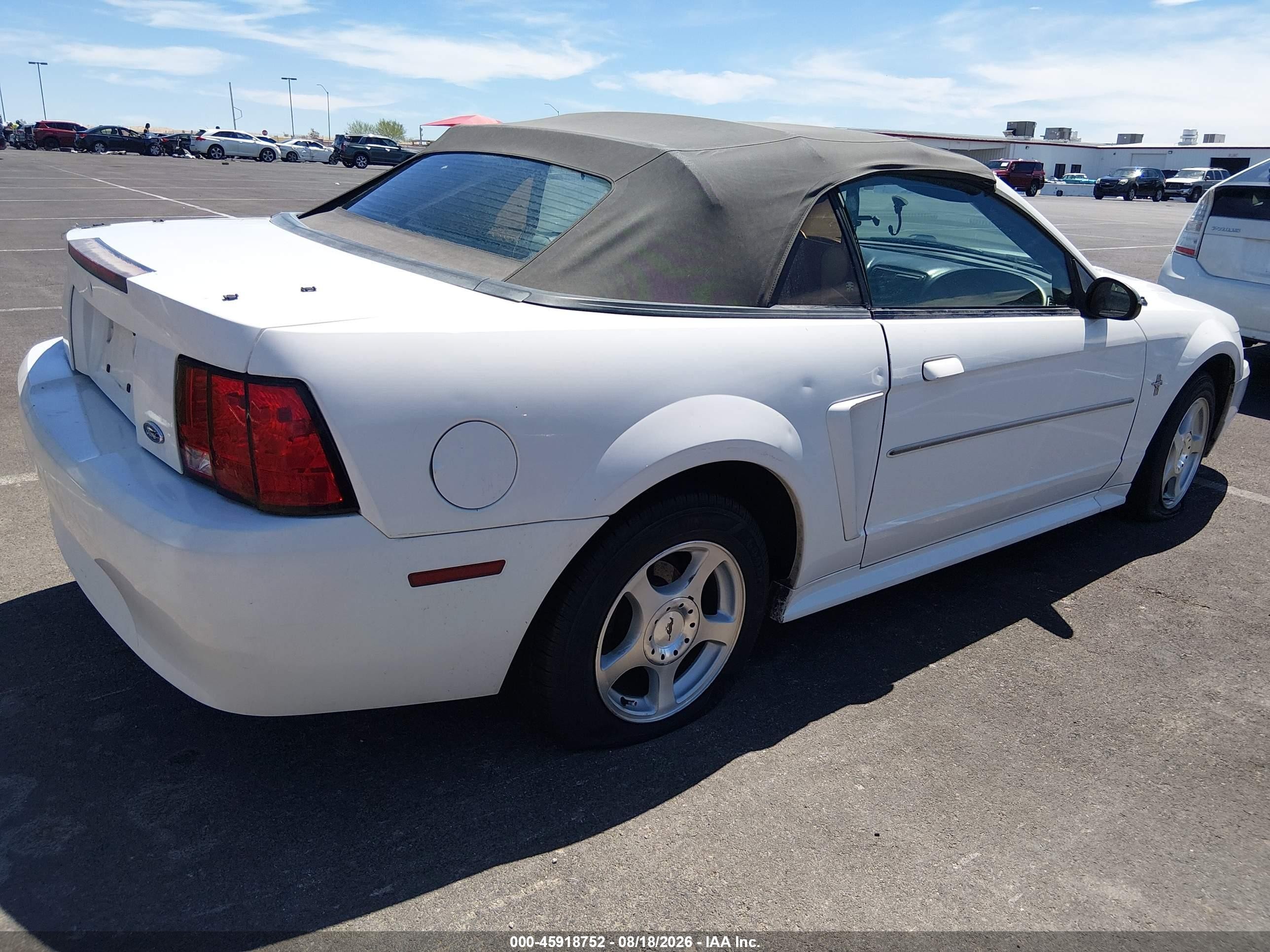 2003 Ford Mustang   Белый vin: 1FAFP44453F379756