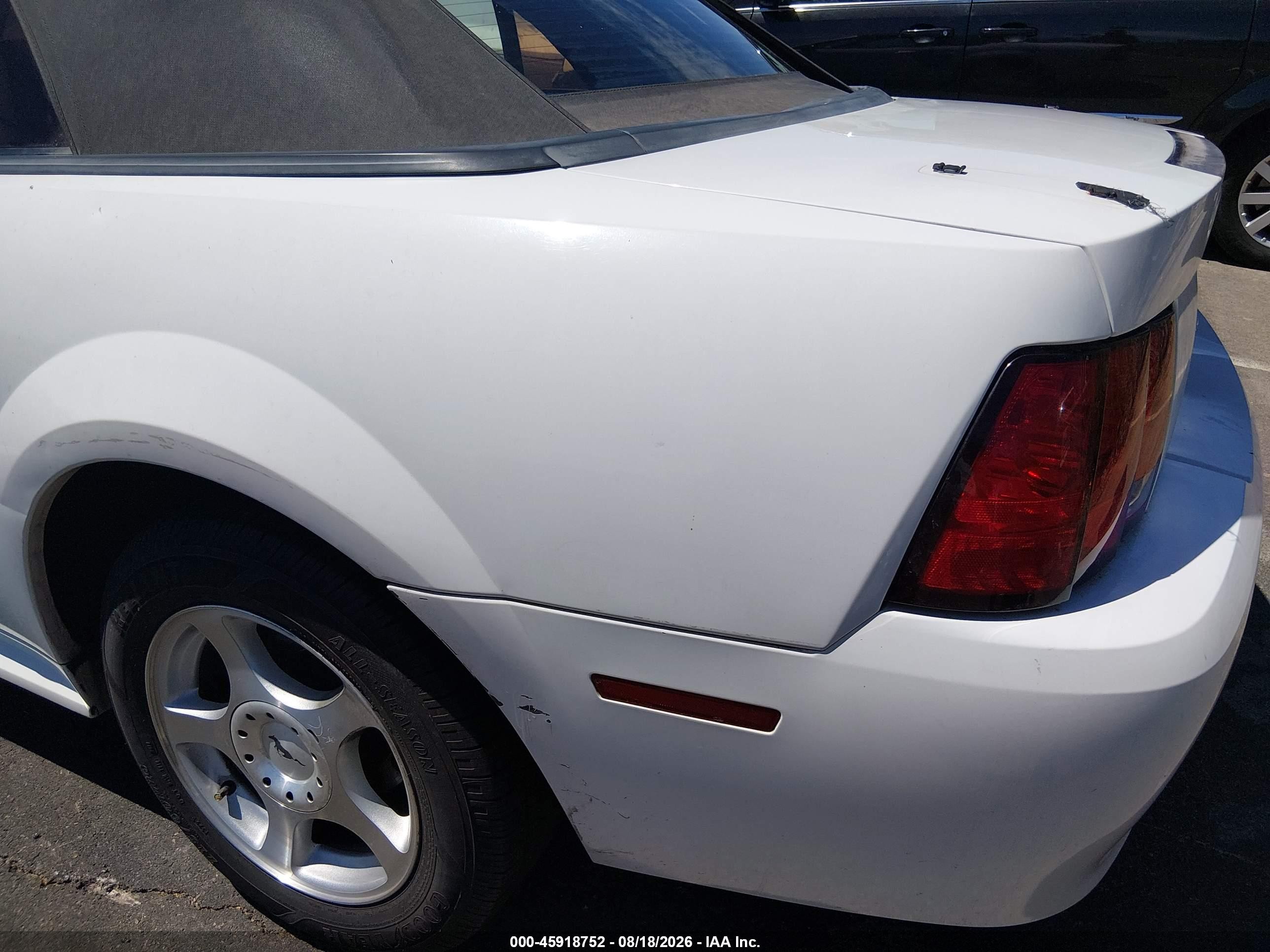2003 Ford Mustang   Белый vin: 1FAFP44453F379756