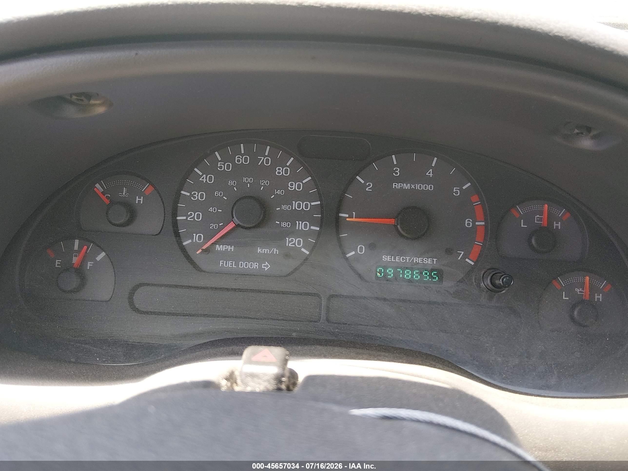 2000 Ford Mustang   Silver vin: 1FAFP4445YF113127