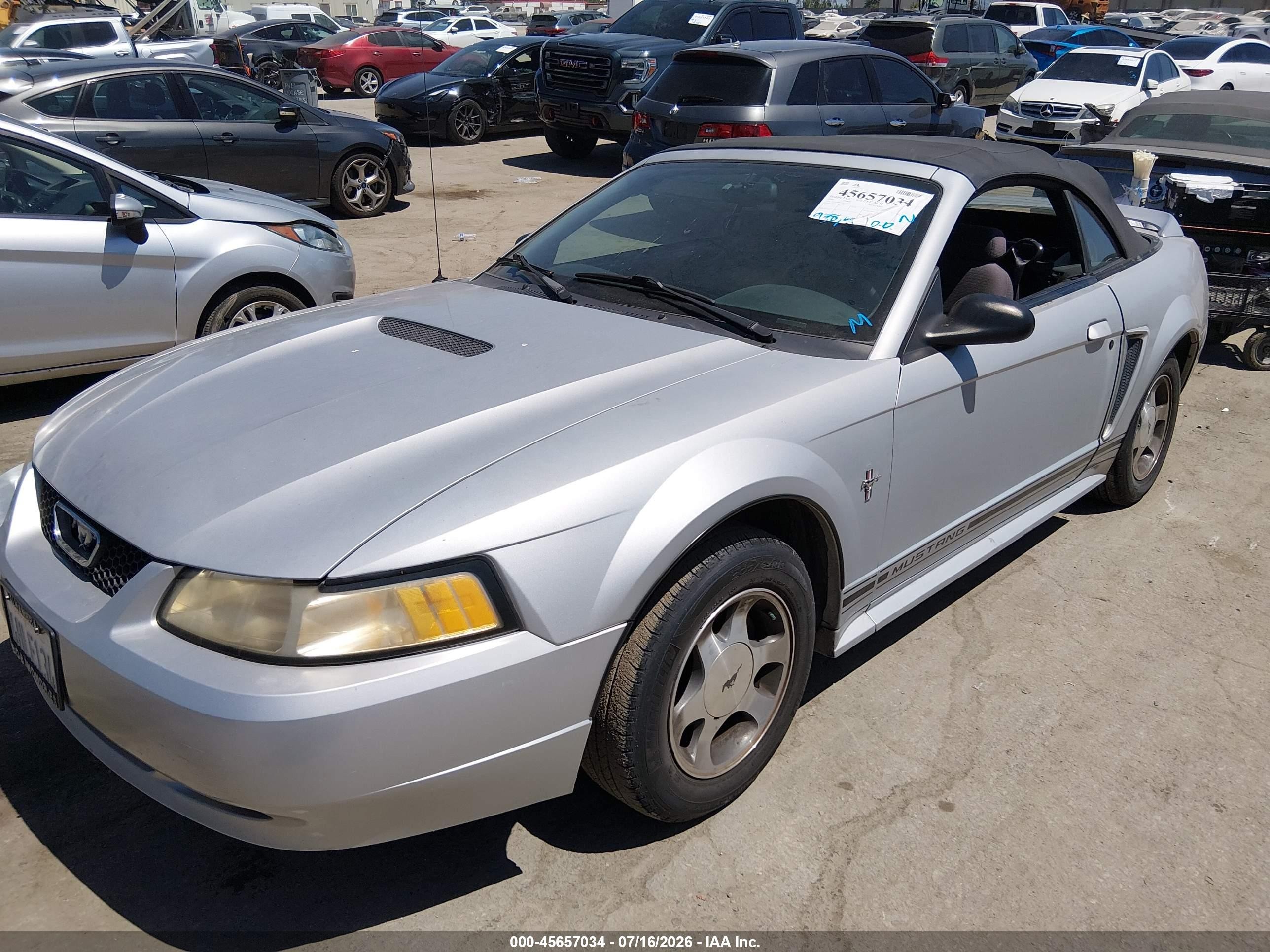 2000 Ford Mustang   Silver vin: 1FAFP4445YF113127