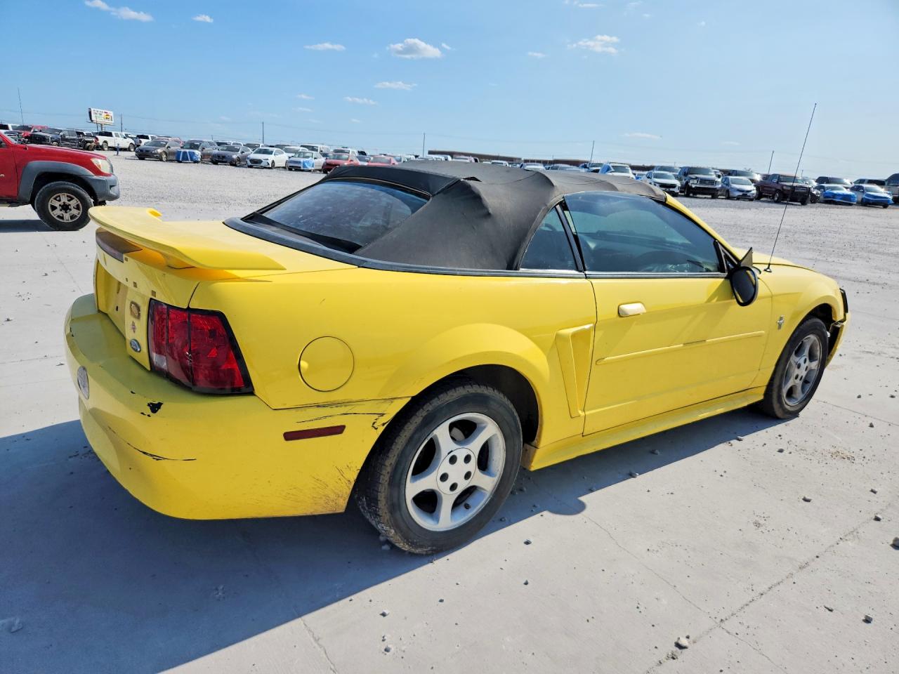 2001 Ford Mustang Yellow vin: 1FAFP44461F114700