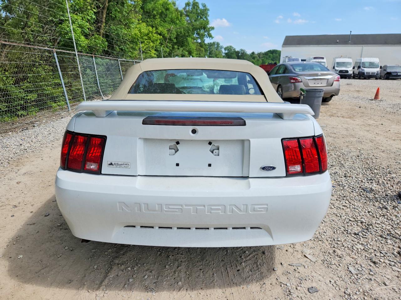 2003 Ford Mustang White vin: 1FAFP44463F439043