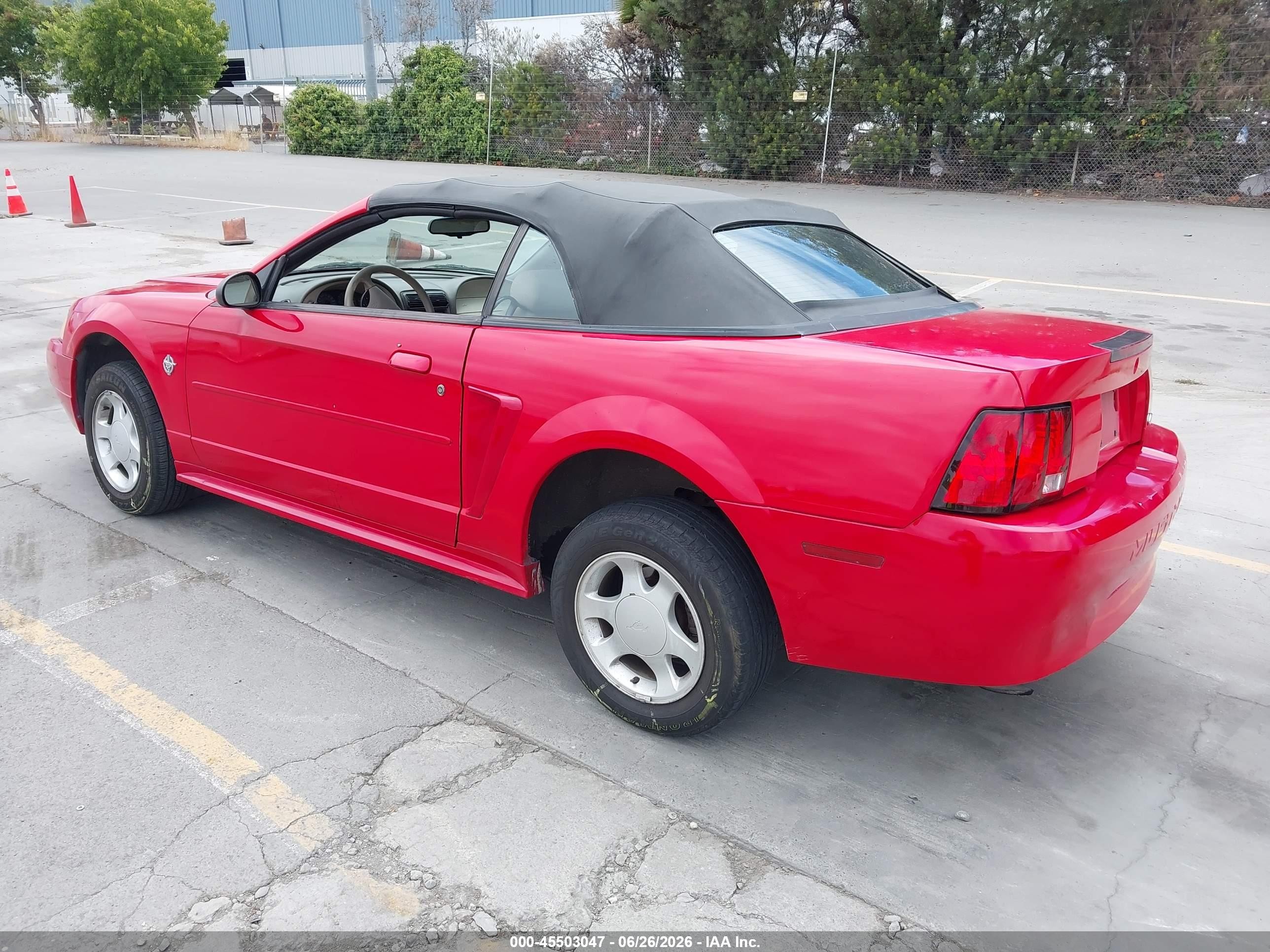 1999 Ford Mustang   Red vin: 1FAFP4446XF144711