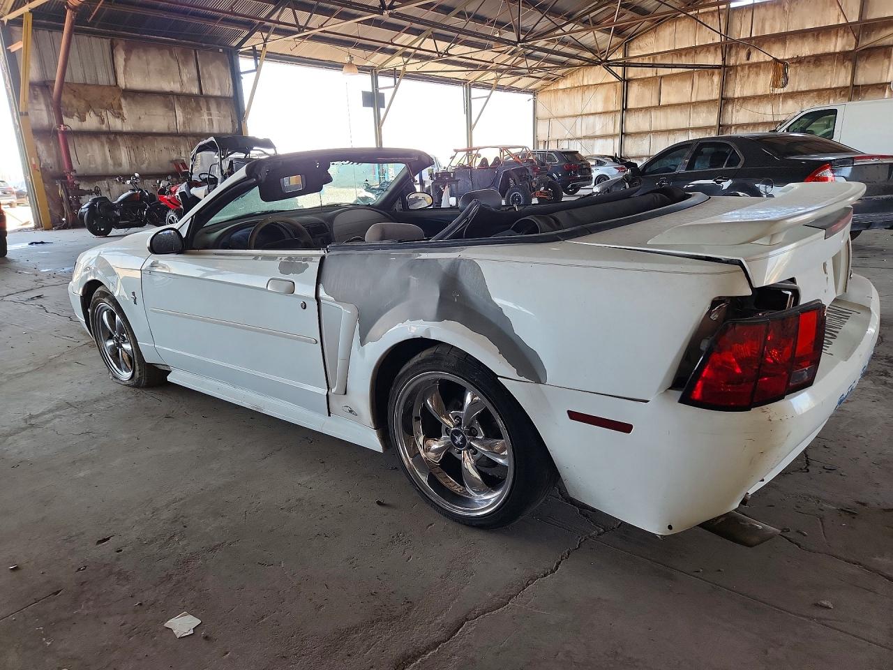 2000 Ford Mustang White vin: 1FAFP4446YF239450