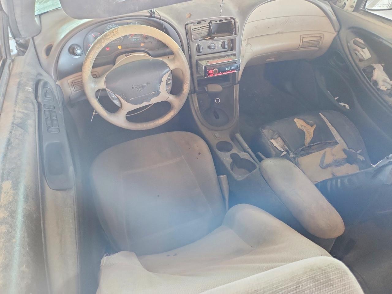 2000 Ford Mustang White vin: 1FAFP4446YF239450
