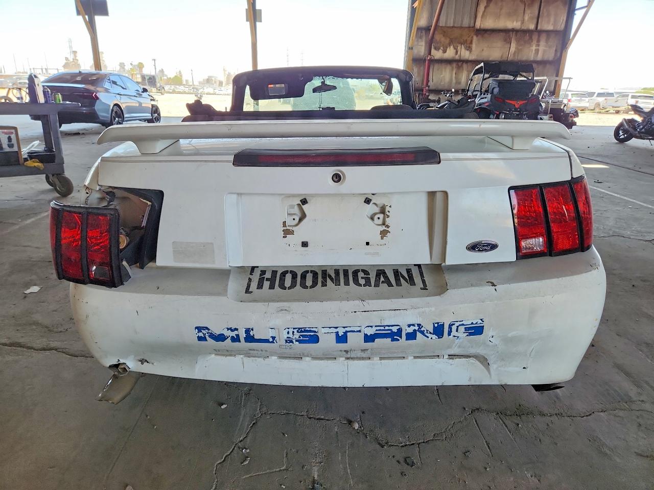 2000 Ford Mustang White vin: 1FAFP4446YF239450