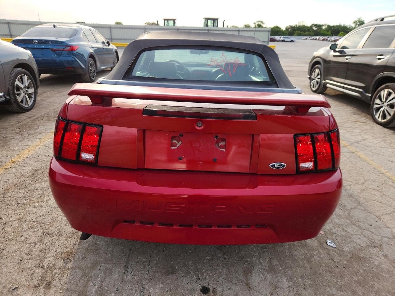 2002 Ford Mustang Burgundy vin: 1FAFP44472F109362