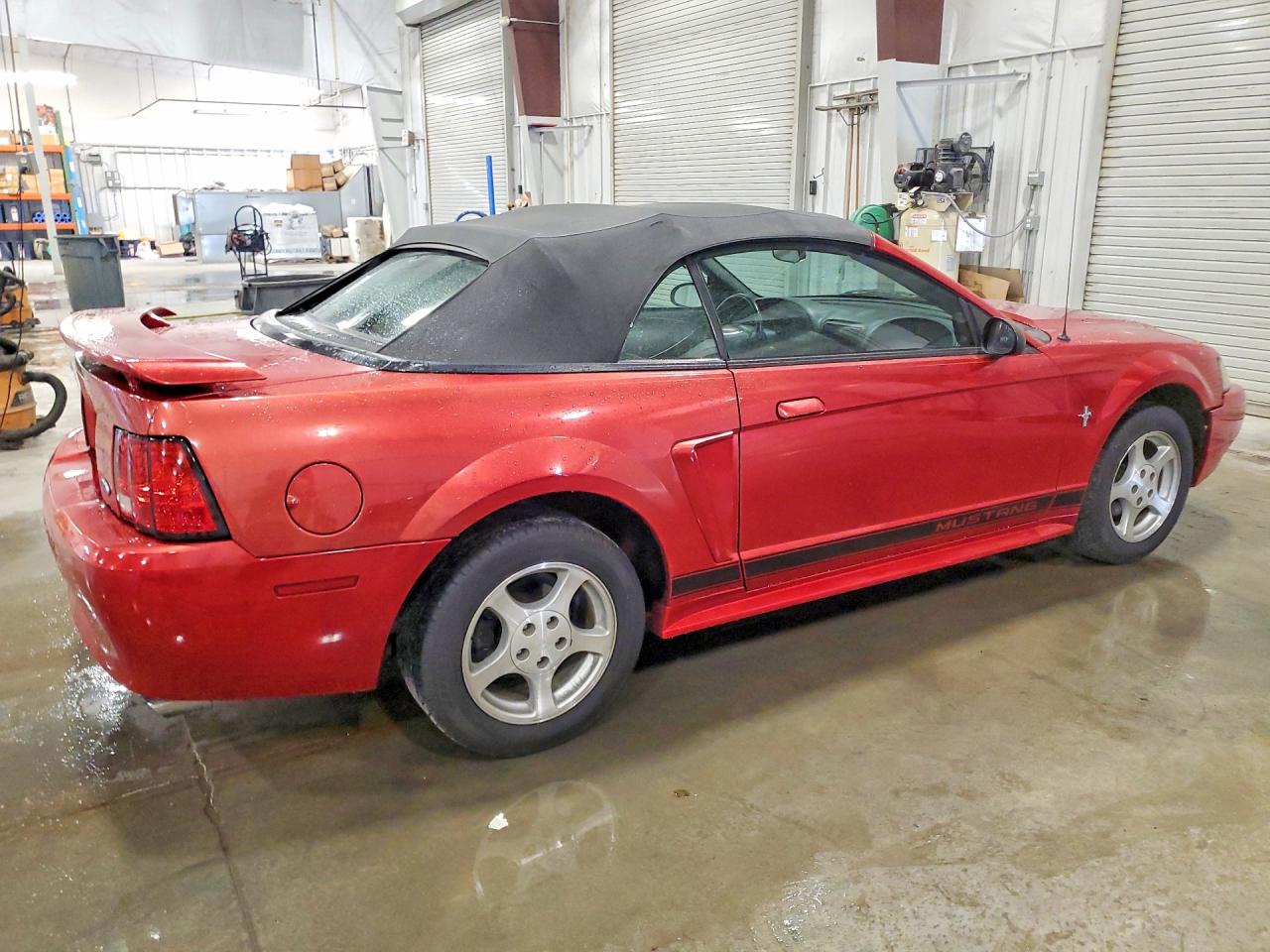 2002 Ford Mustang Red vin: 1FAFP44472F133063
