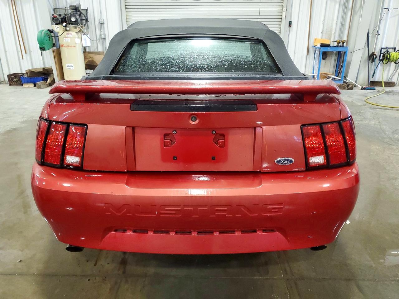 2002 Ford Mustang Red vin: 1FAFP44472F133063