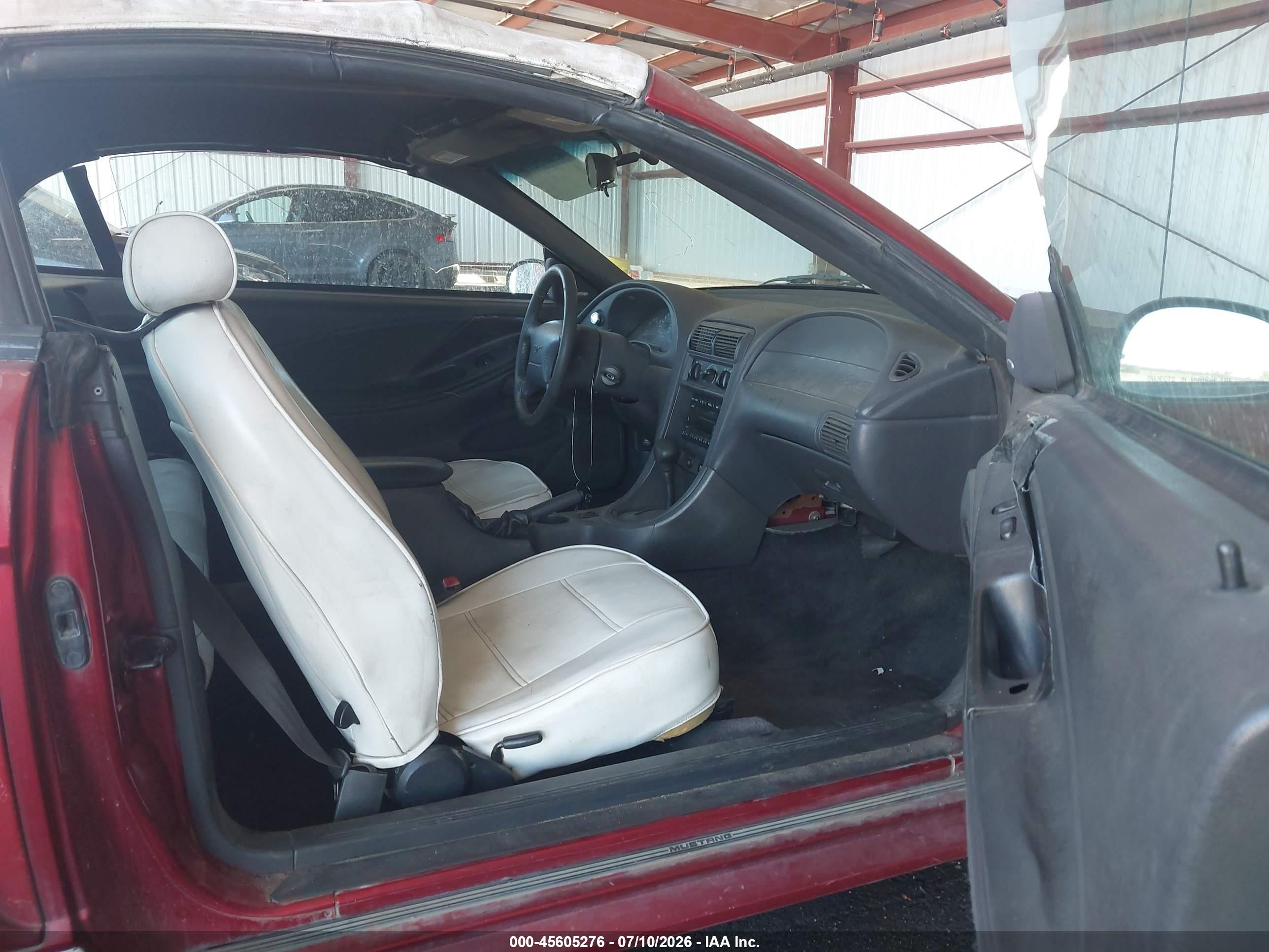 2003 Ford Mustang   Red vin: 1FAFP44473F386143