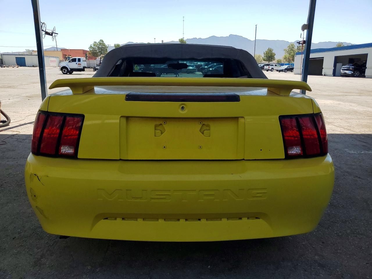 2003 Ford Mustang Yellow vin: 1FAFP44473F395733