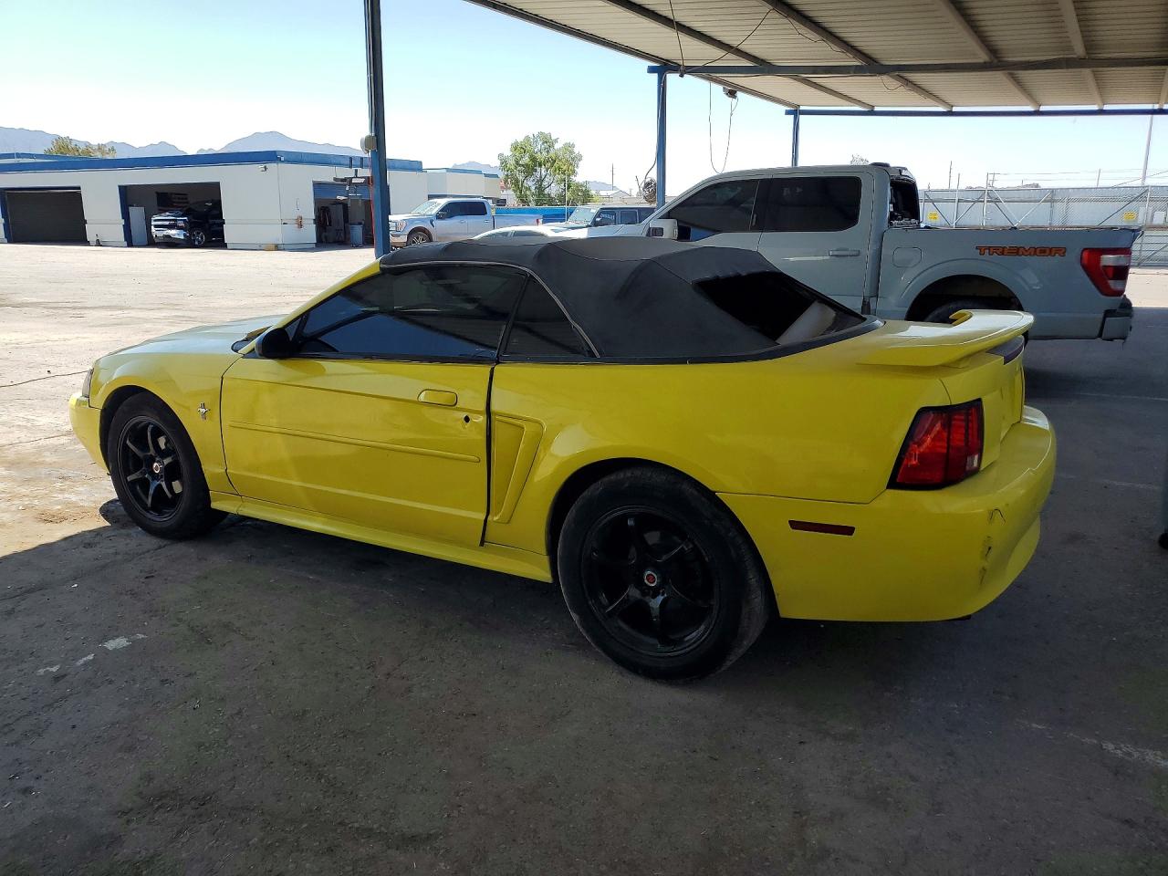 2003 Ford Mustang Yellow vin: 1FAFP44473F395733