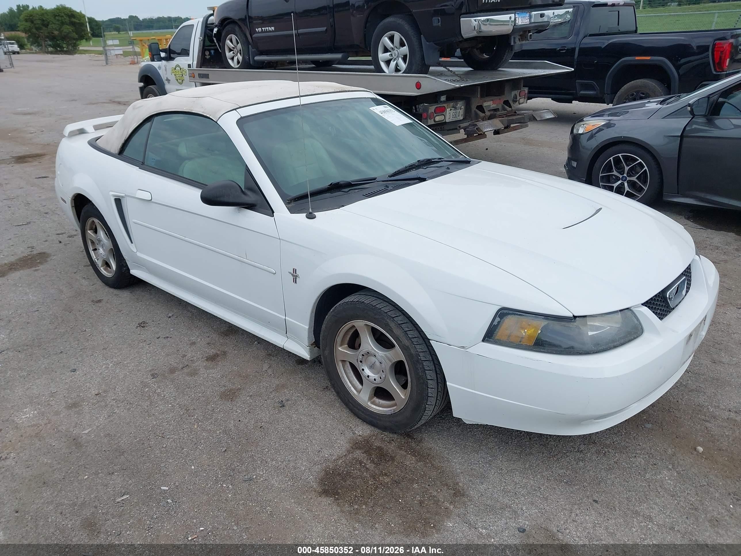 2003 Ford Mustang   White vin: 1FAFP44473F400638