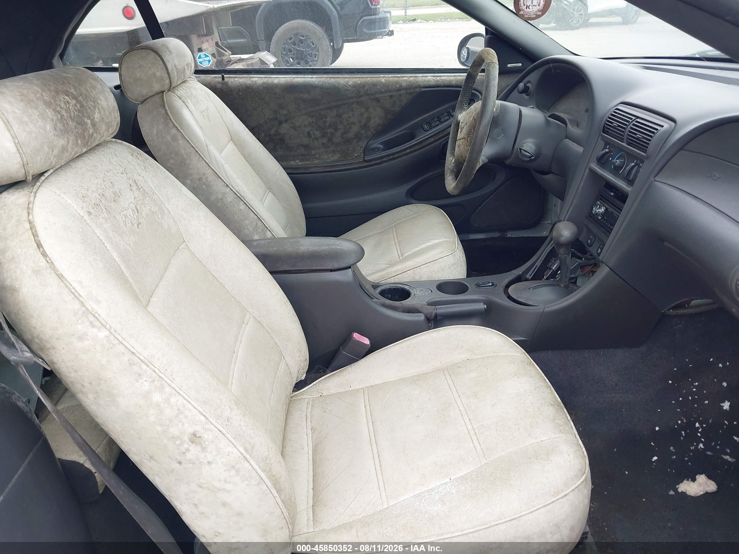 2003 Ford Mustang   White vin: 1FAFP44473F400638