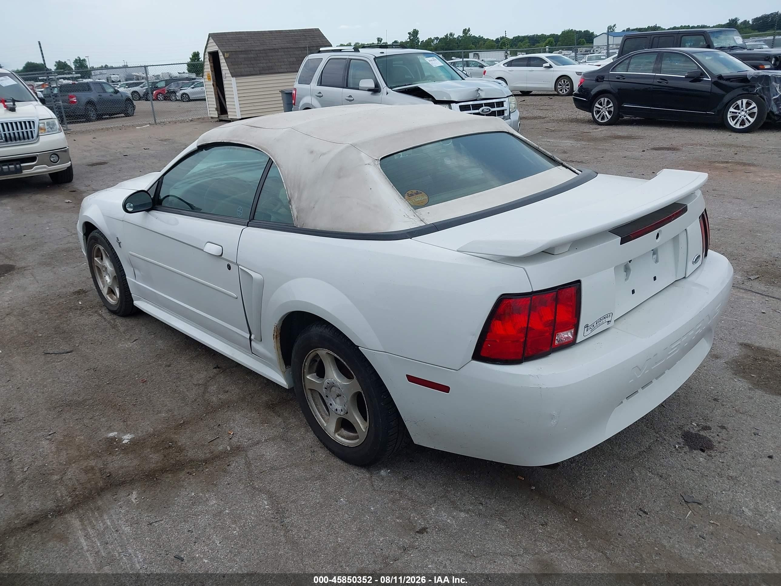2003 Ford Mustang   White vin: 1FAFP44473F400638