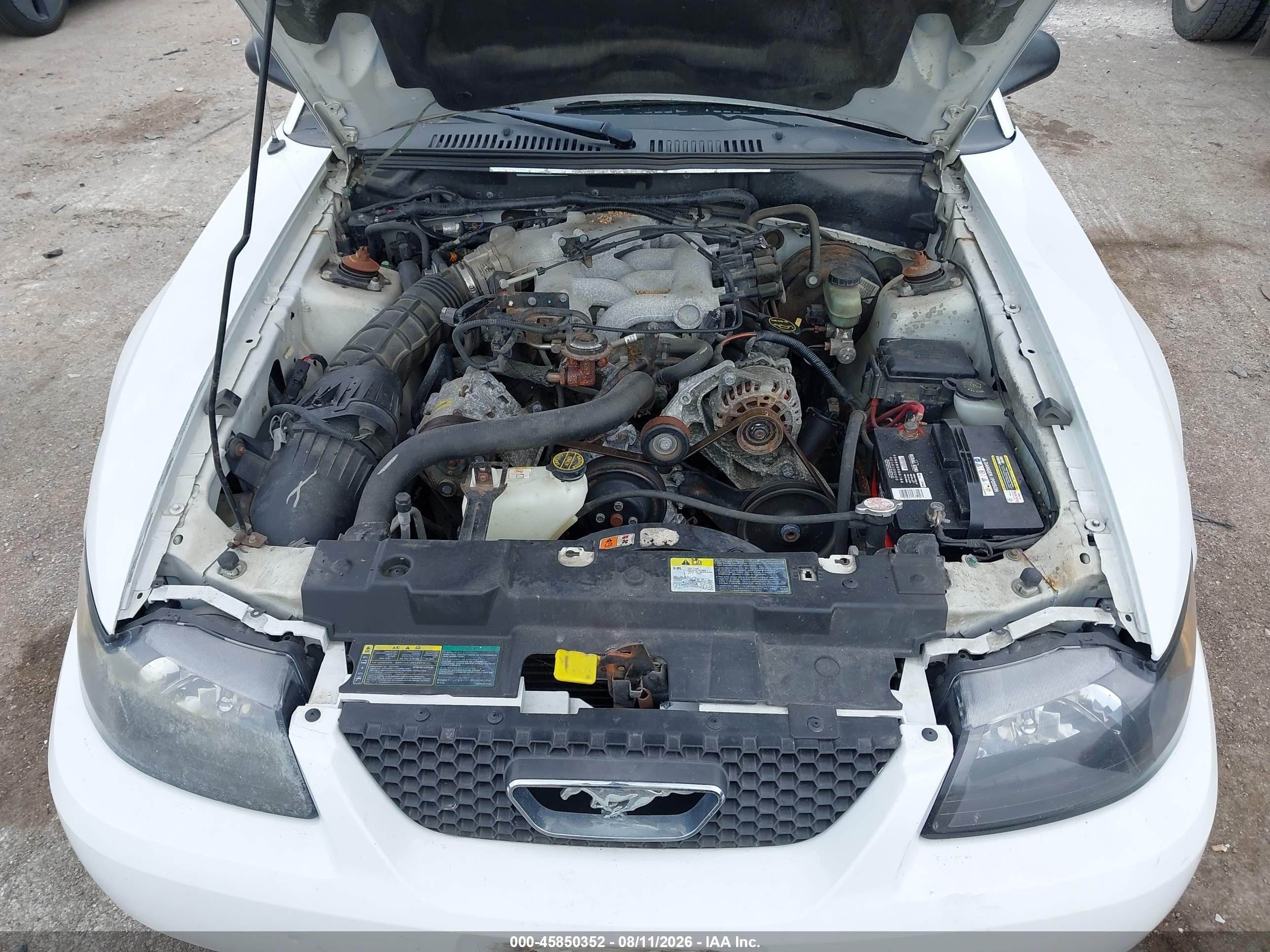 2003 Ford Mustang   White vin: 1FAFP44473F400638