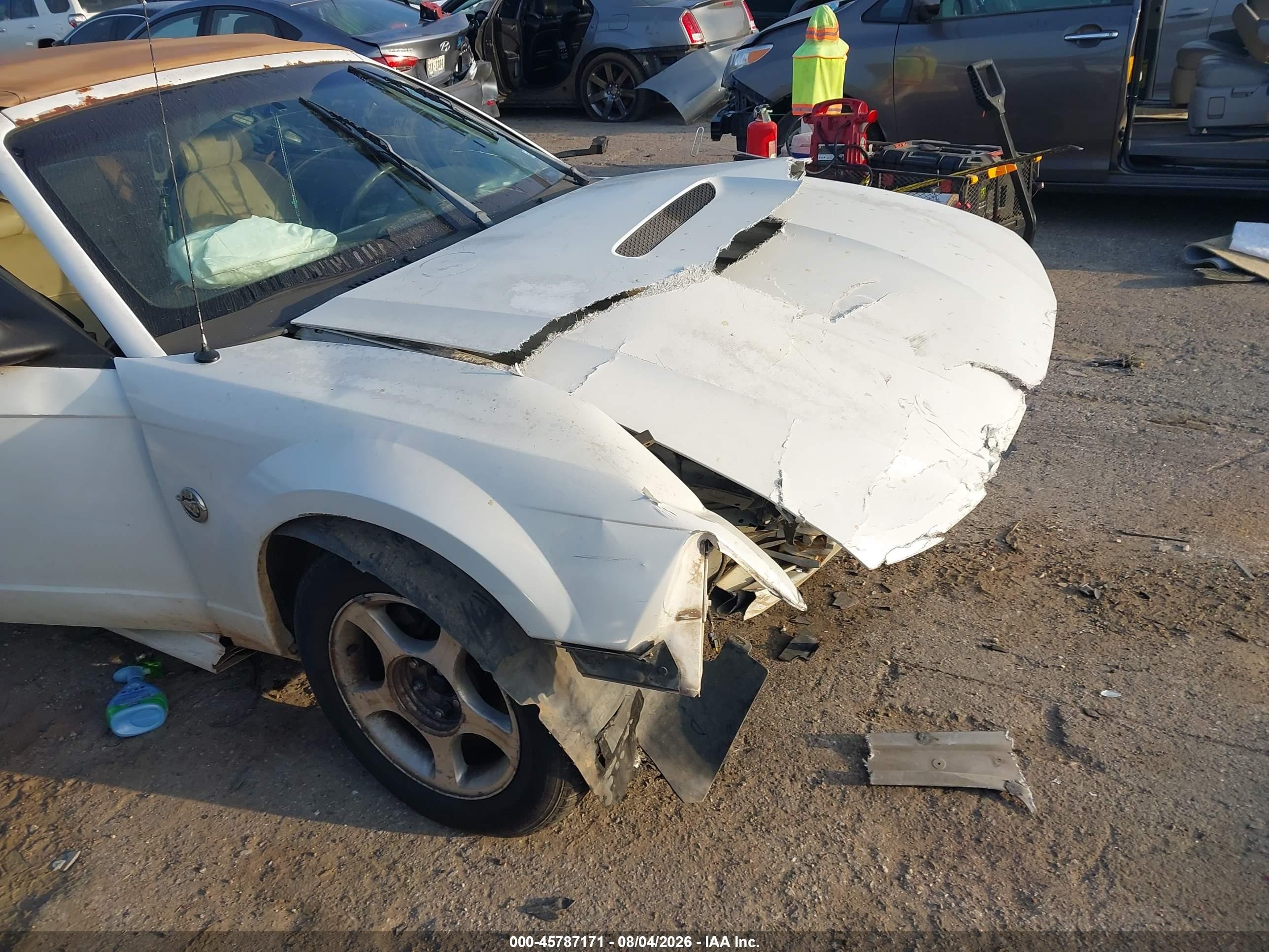 2000 Ford Mustang Белый vin: 1FAFP4447YF159171