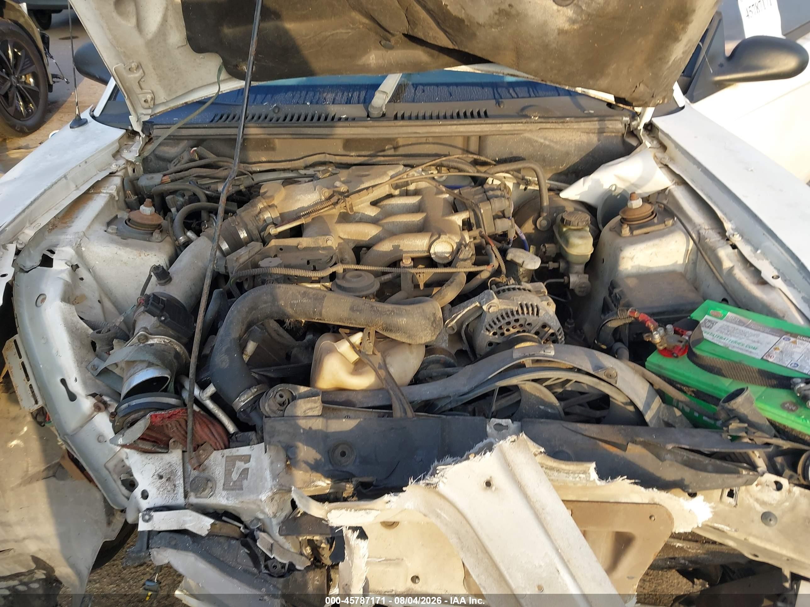 2000 Ford Mustang Белый vin: 1FAFP4447YF159171