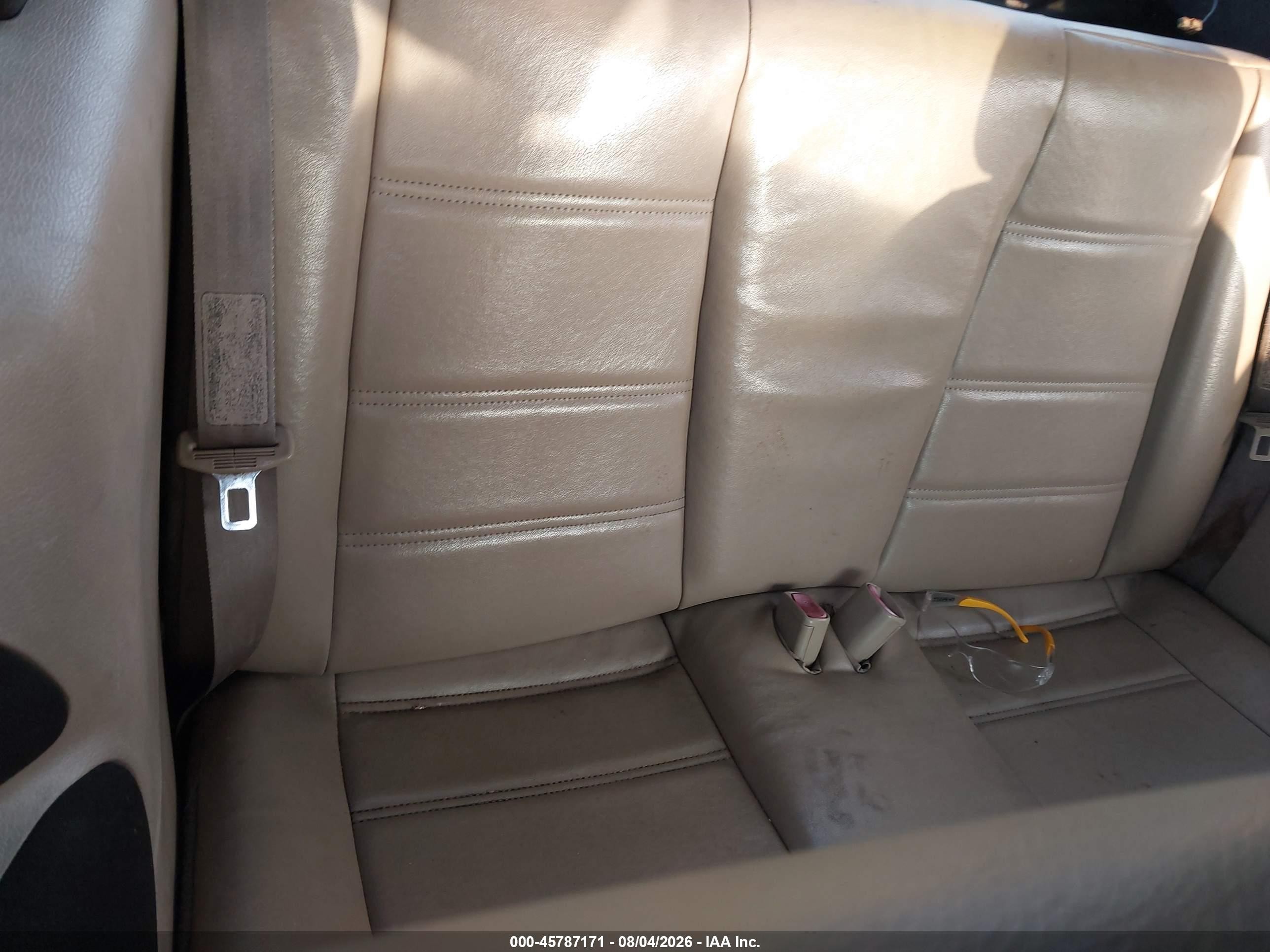 2000 Ford Mustang Белый vin: 1FAFP4447YF159171