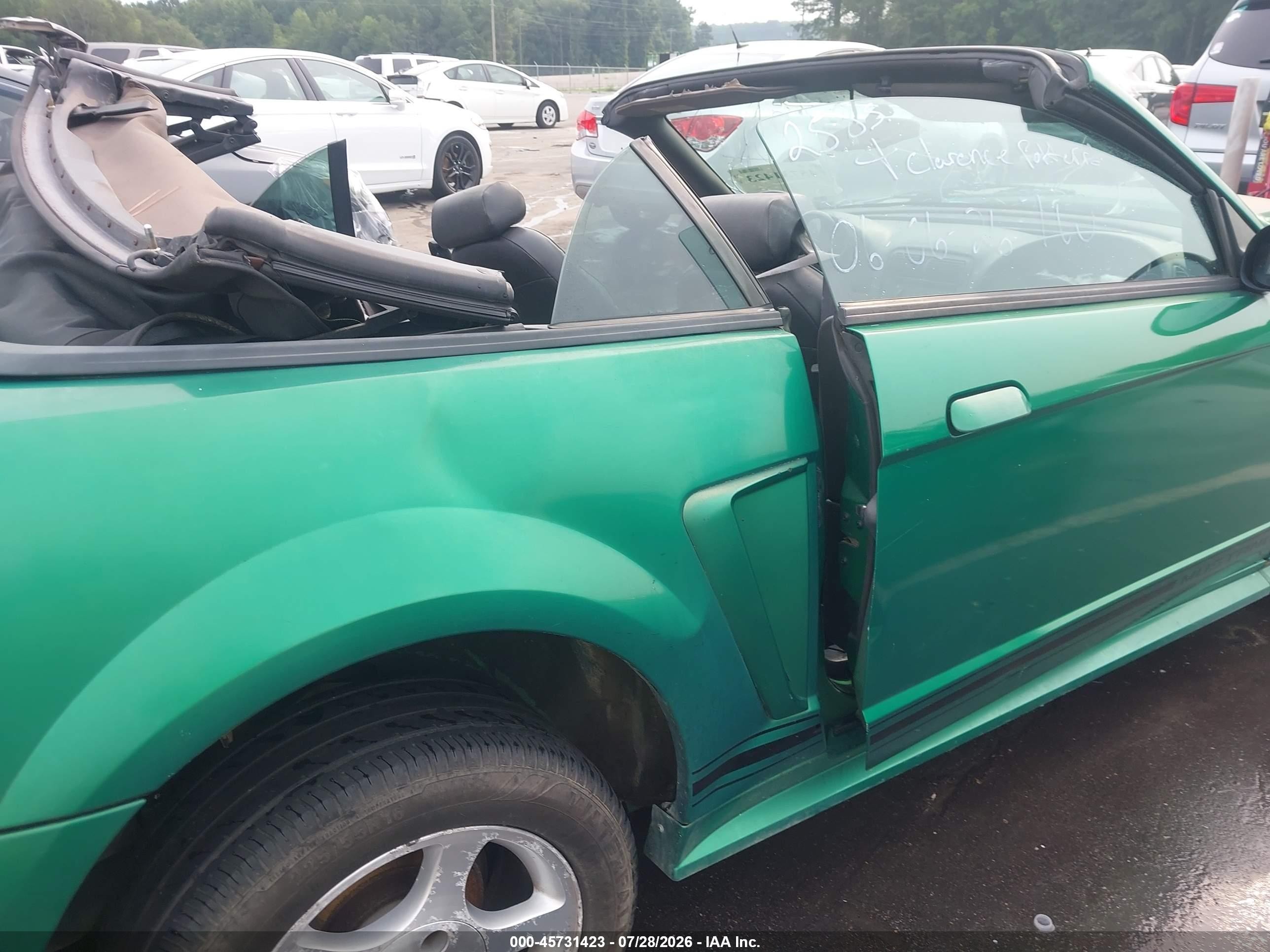 2000 Ford Mustang   Green vin: 1FAFP4447YF168811