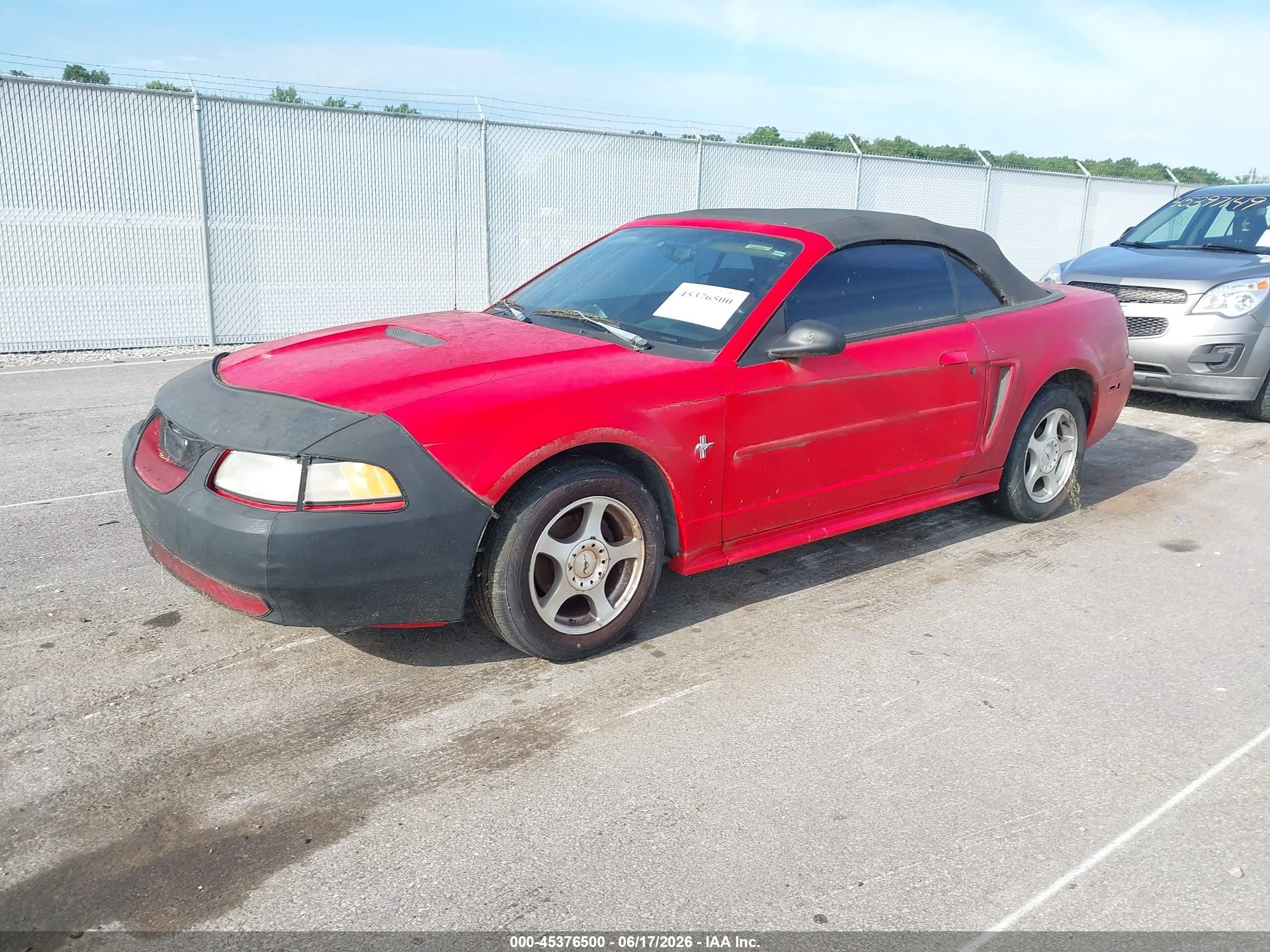 2000 Ford Mustang   Red vin: 1FAFP4447YF261070