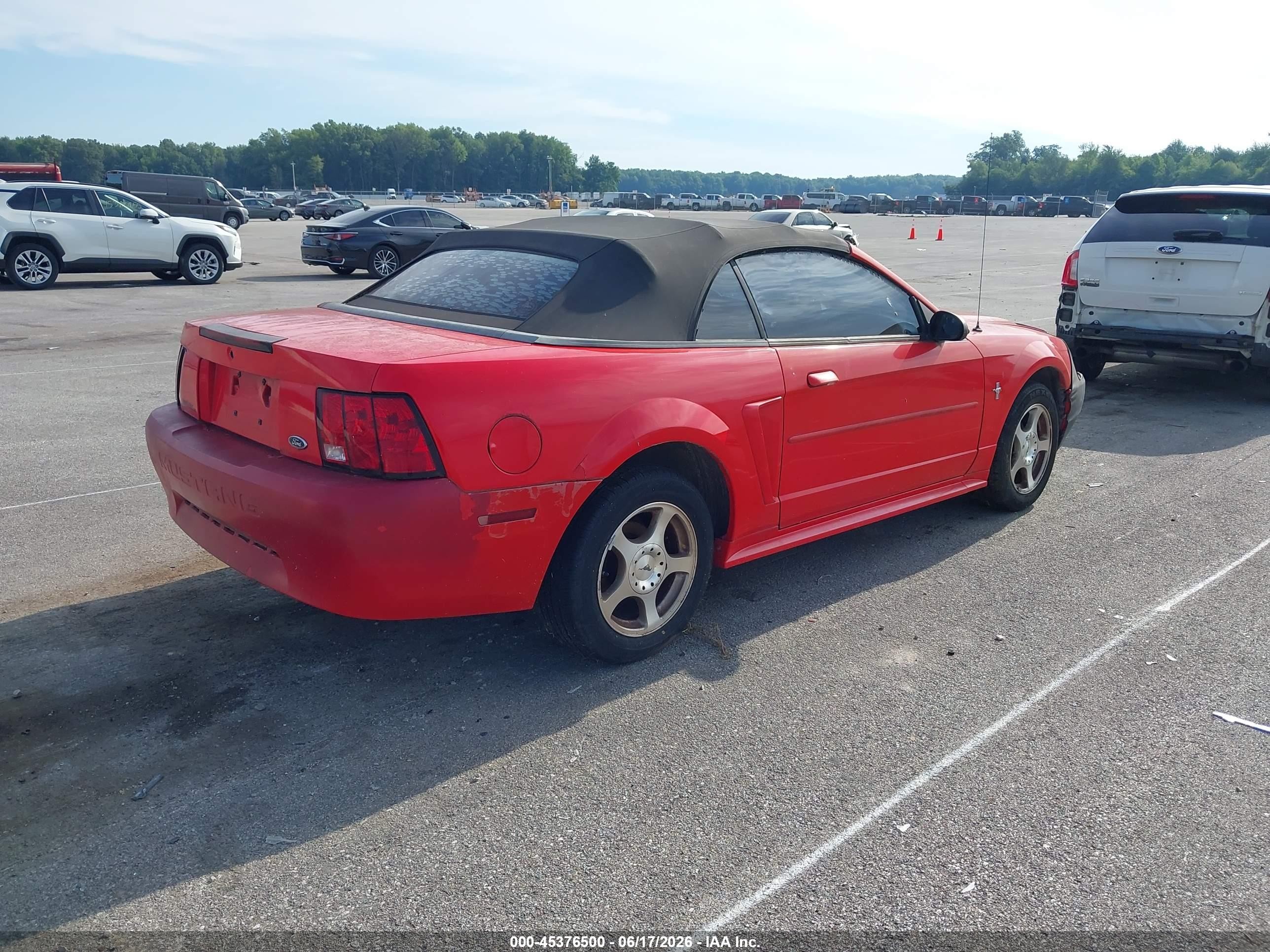 2000 Ford Mustang   Red vin: 1FAFP4447YF261070