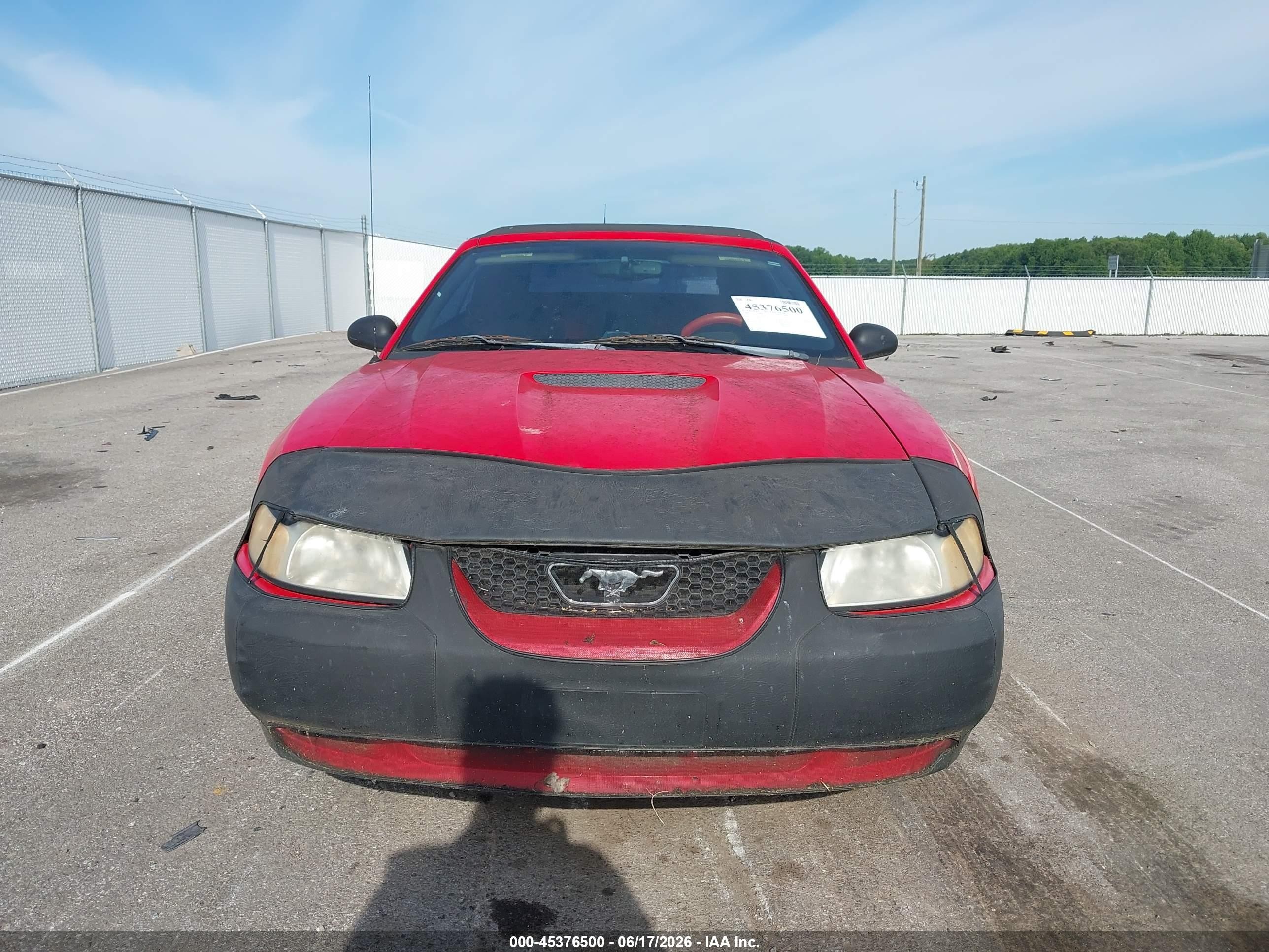 2000 Ford Mustang   Red vin: 1FAFP4447YF261070