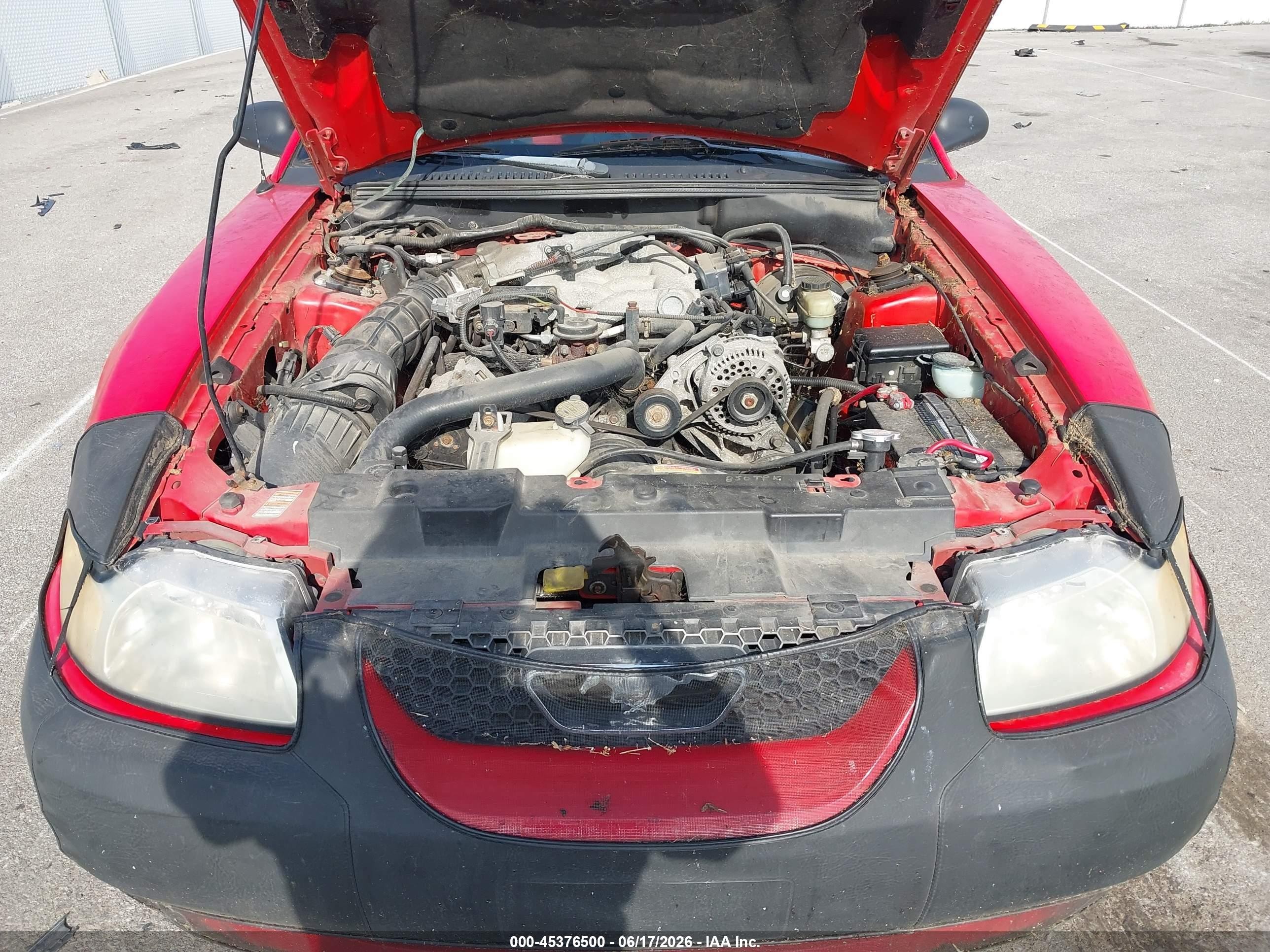 2000 Ford Mustang   Red vin: 1FAFP4447YF261070