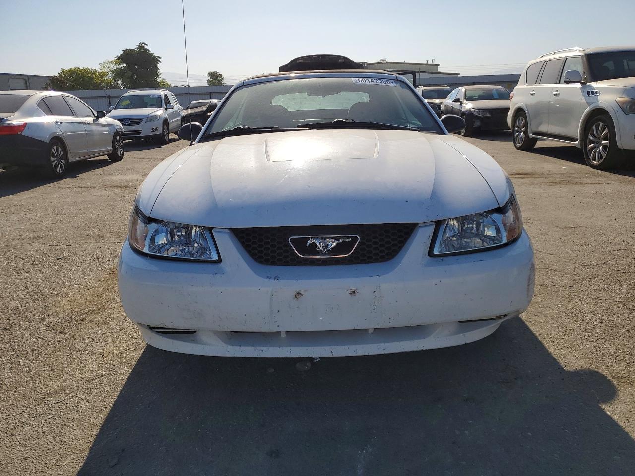 2004 Ford Mustang White vin: 1FAFP44494F110208
