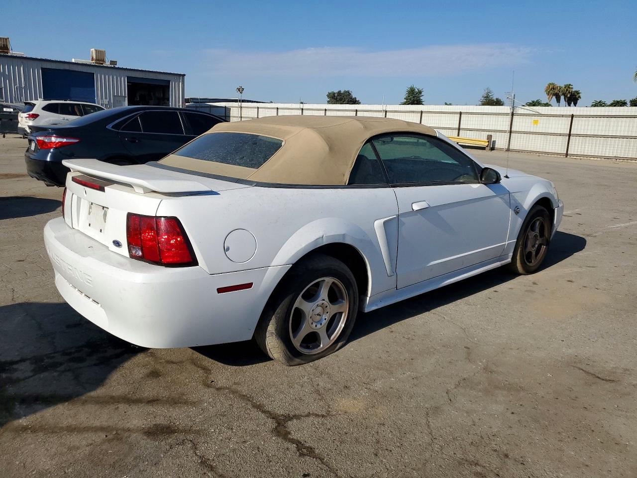 2004 Ford Mustang White vin: 1FAFP44494F110208