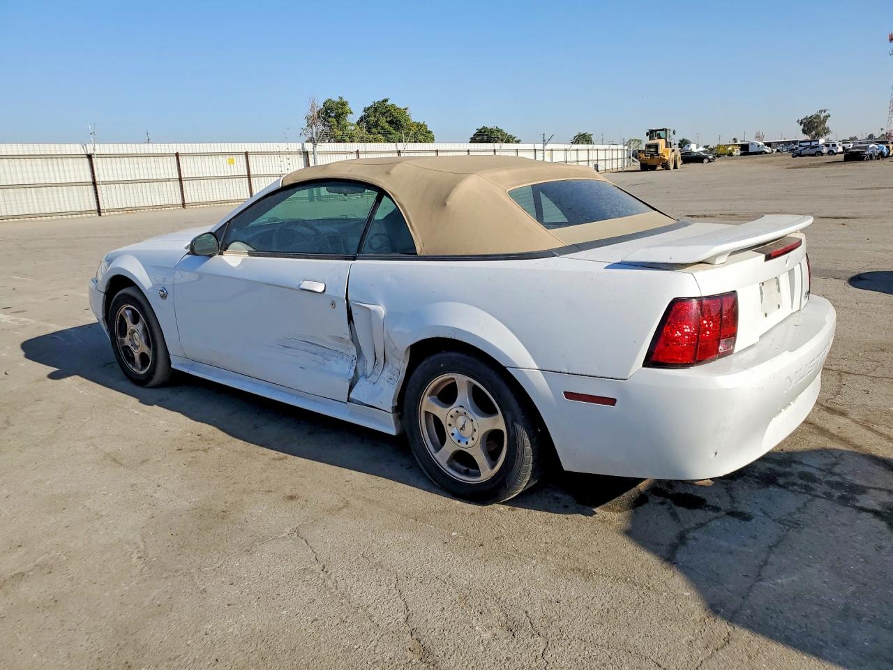 2004 Ford Mustang White vin: 1FAFP44494F110208