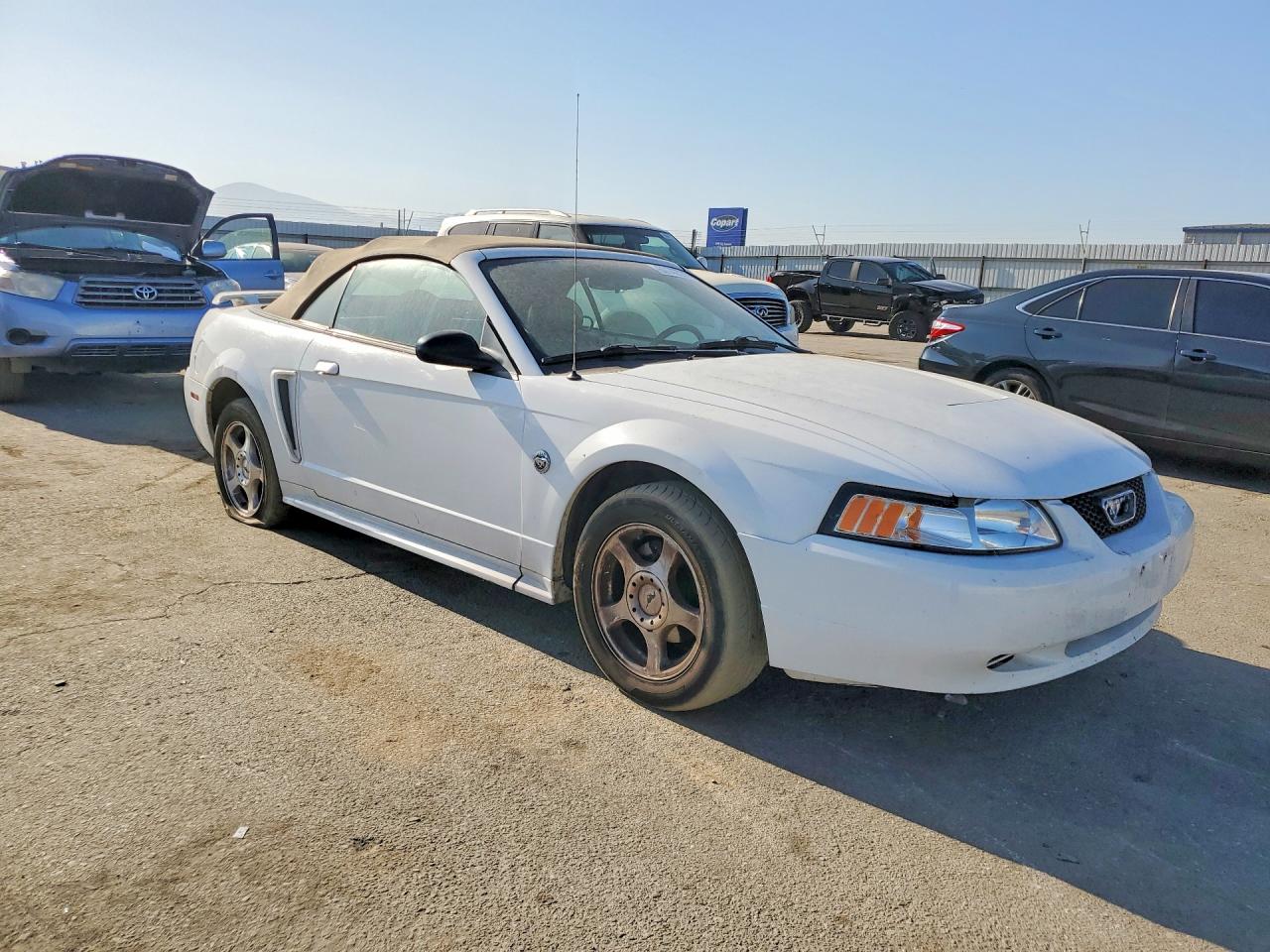 2004 Ford Mustang White vin: 1FAFP44494F110208