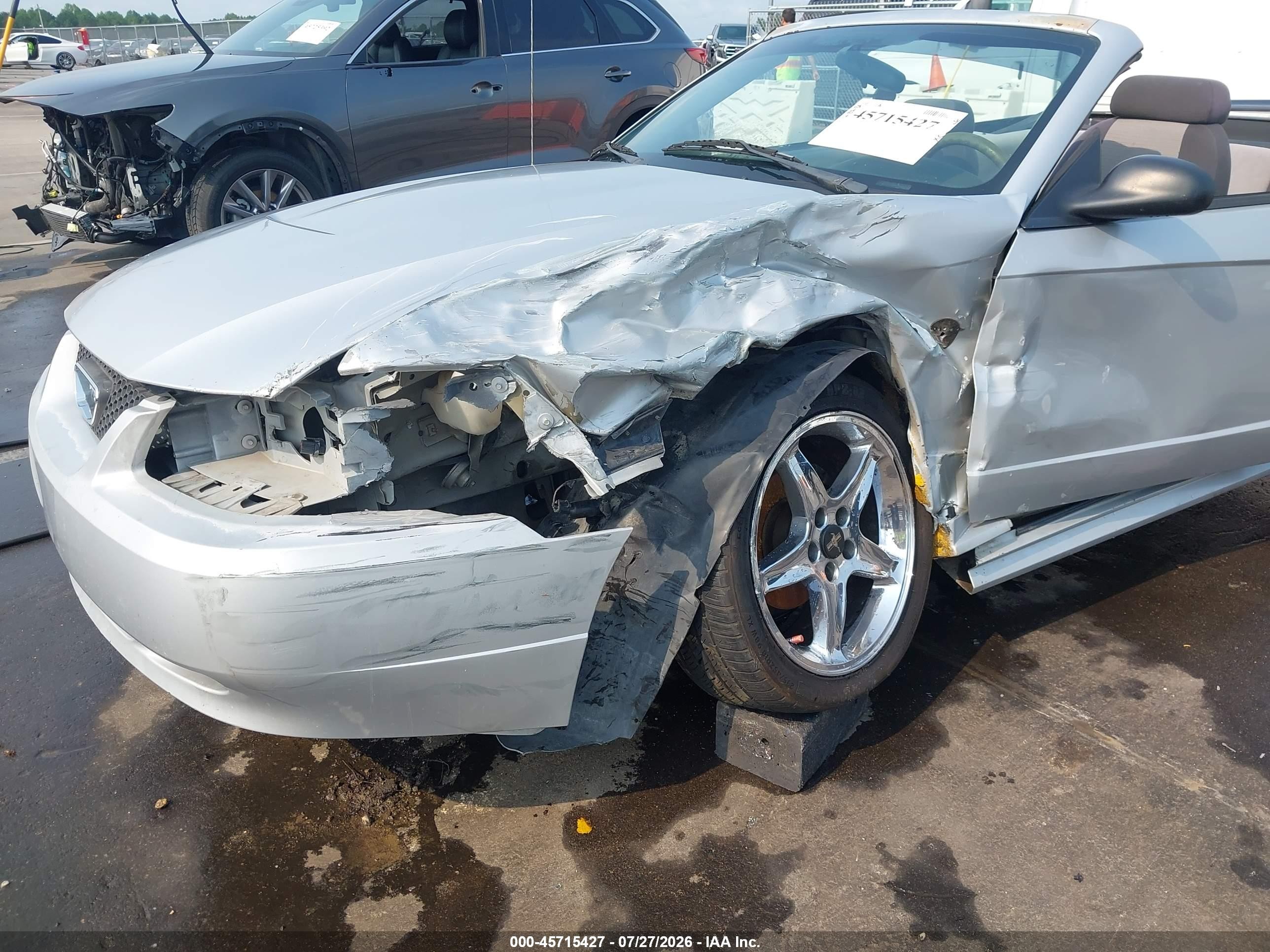 2004 Ford Mustang   Серебряный vin: 1FAFP44494F126697