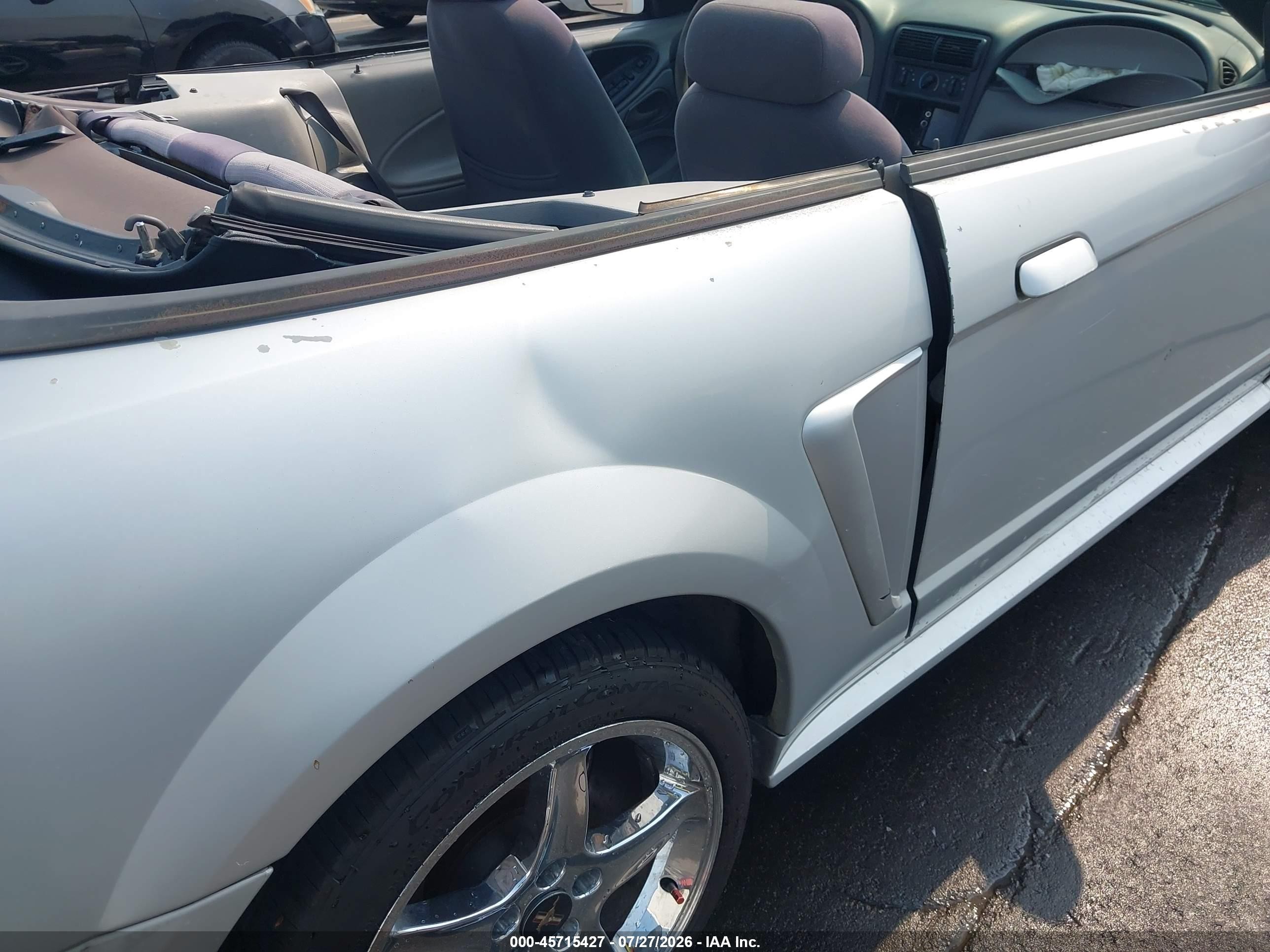2004 Ford Mustang   Серебряный vin: 1FAFP44494F126697
