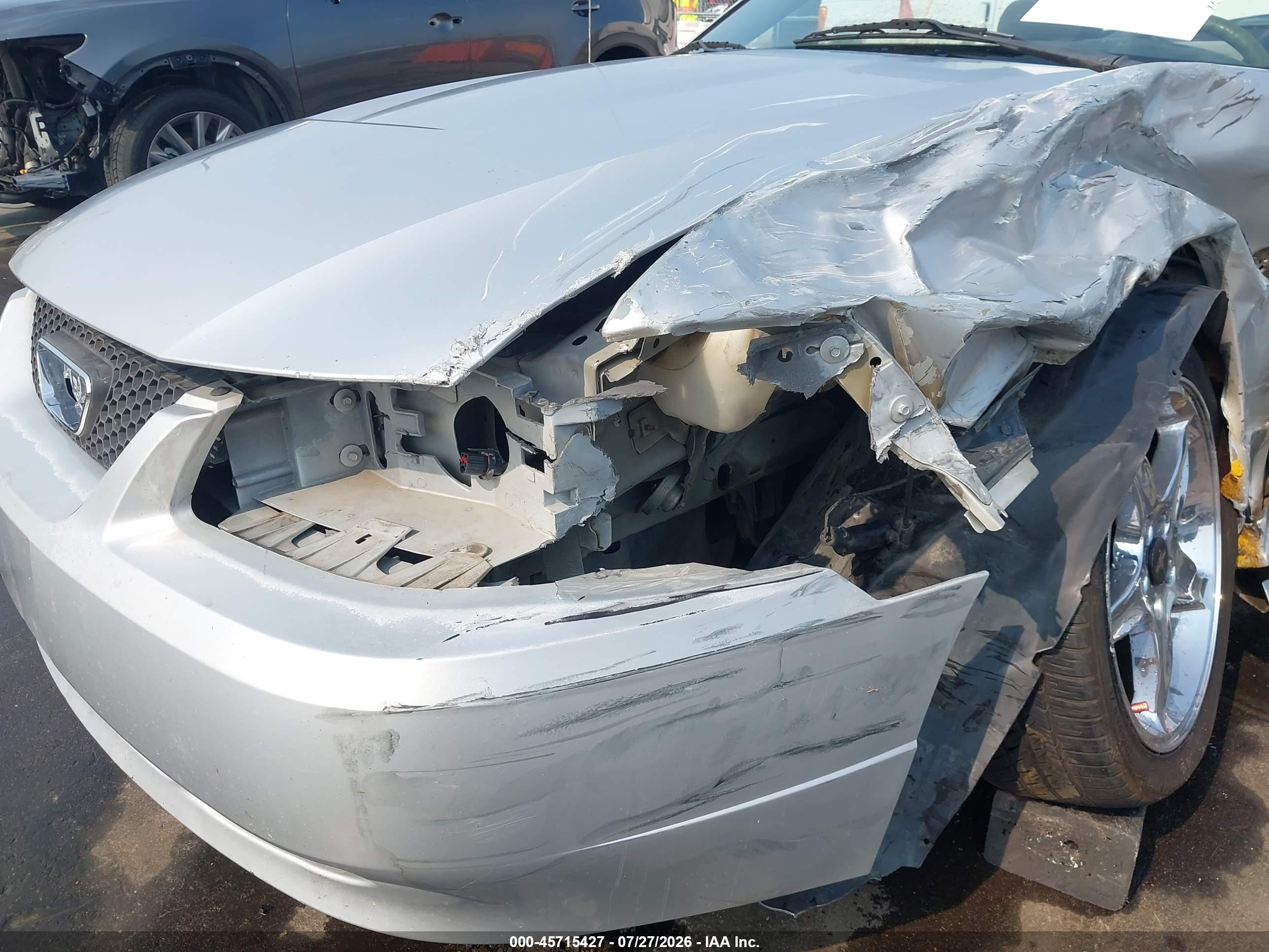 2004 Ford Mustang   Серебряный vin: 1FAFP44494F126697