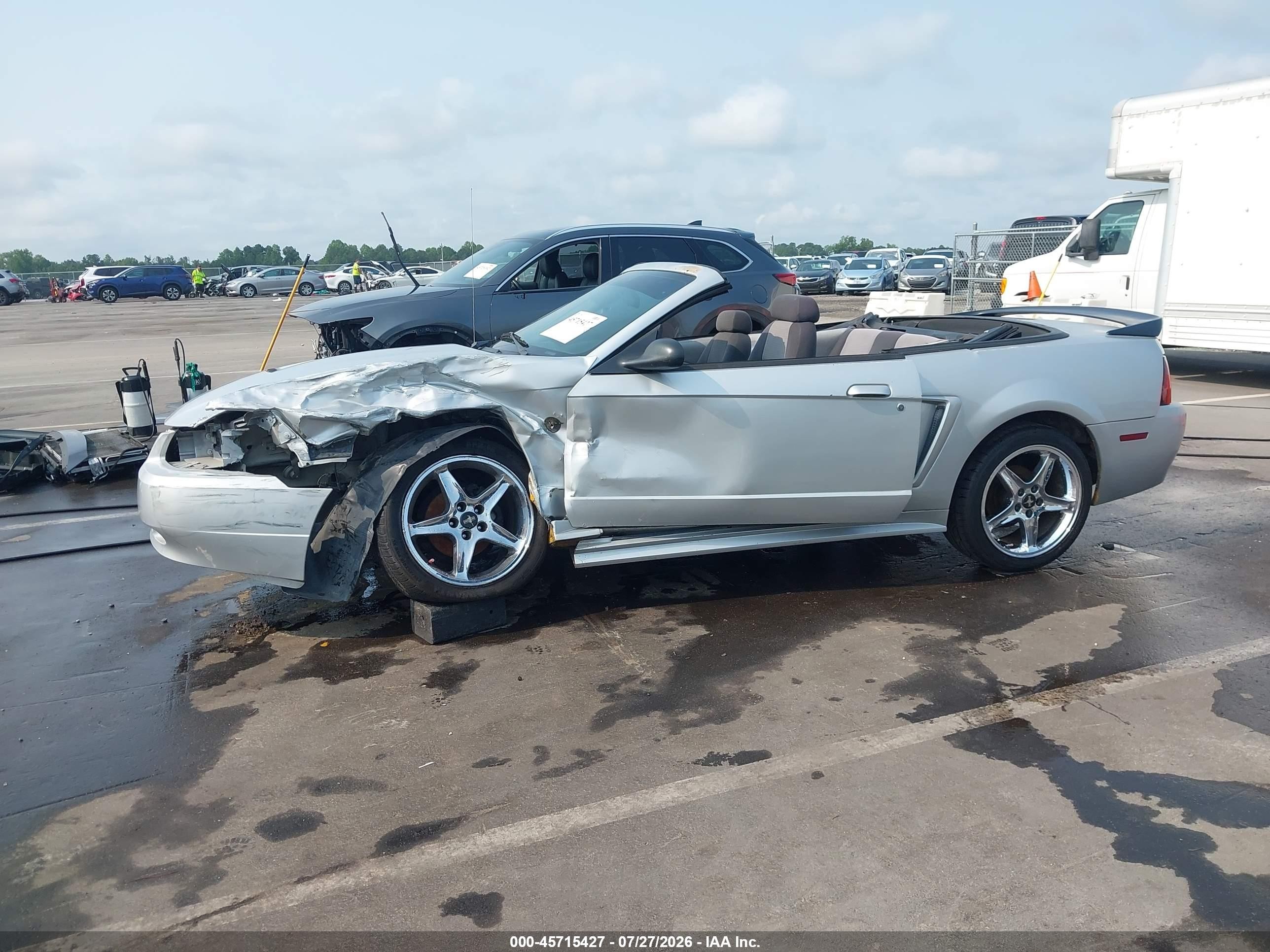 2004 Ford Mustang   Серебряный vin: 1FAFP44494F126697