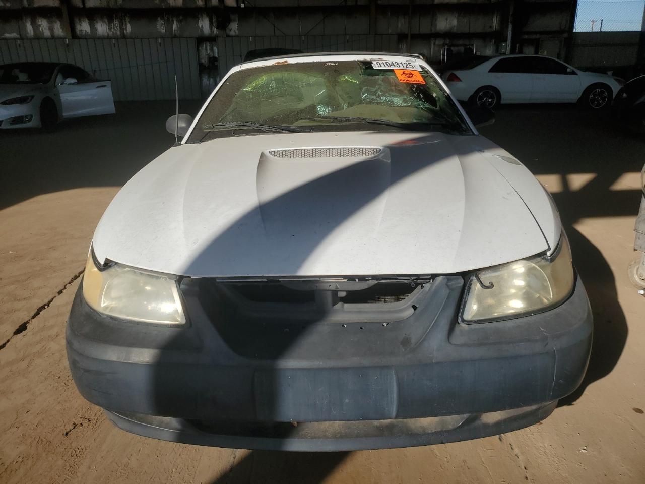 1995 Ford Mustang Белый vin: 1FAFP4449YF133140