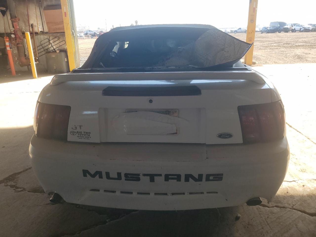 1995 Ford Mustang Белый vin: 1FAFP4449YF133140
