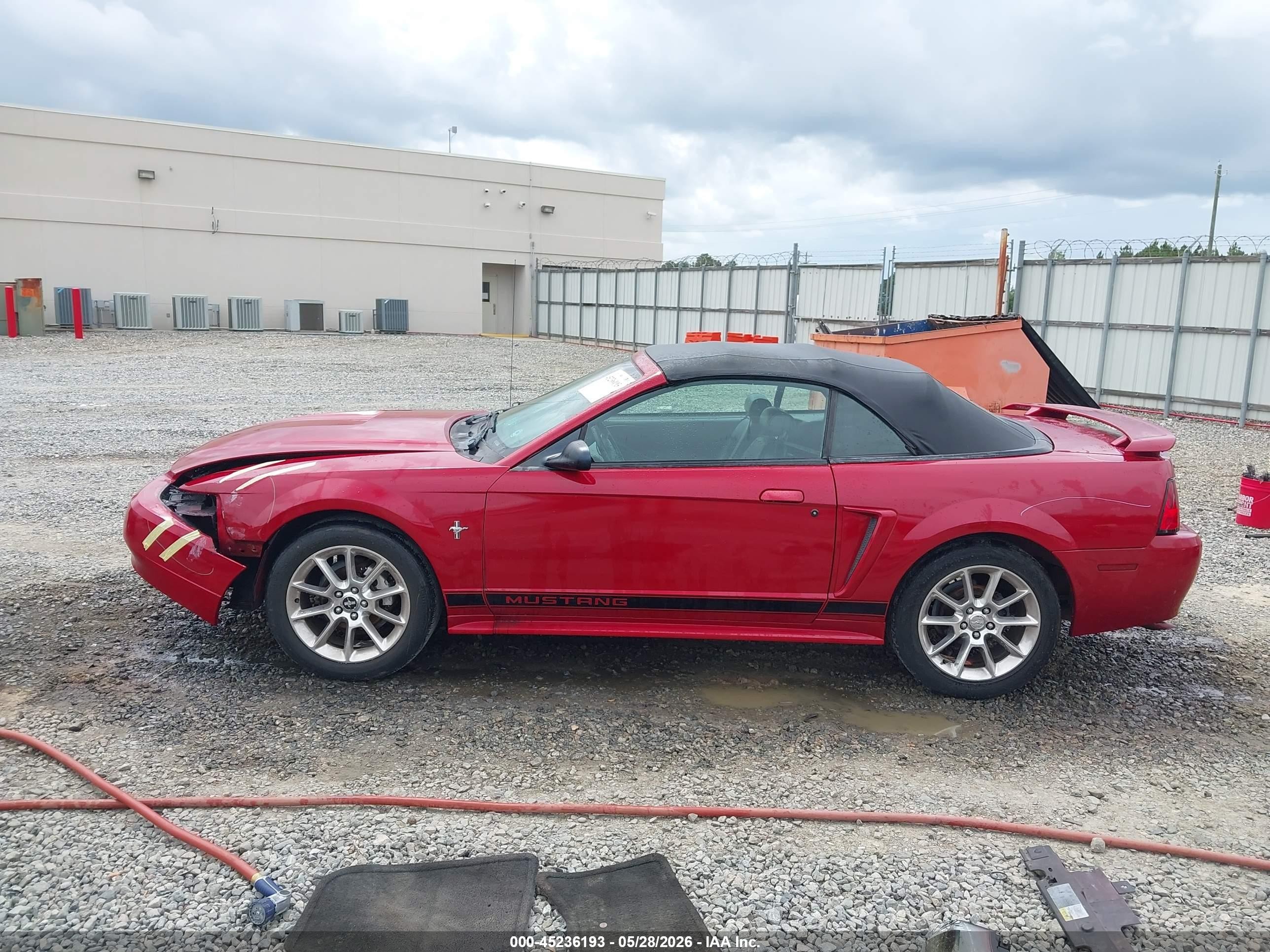 2002 Ford Mustang   Maroon vin: 1FAFP444X2F178272