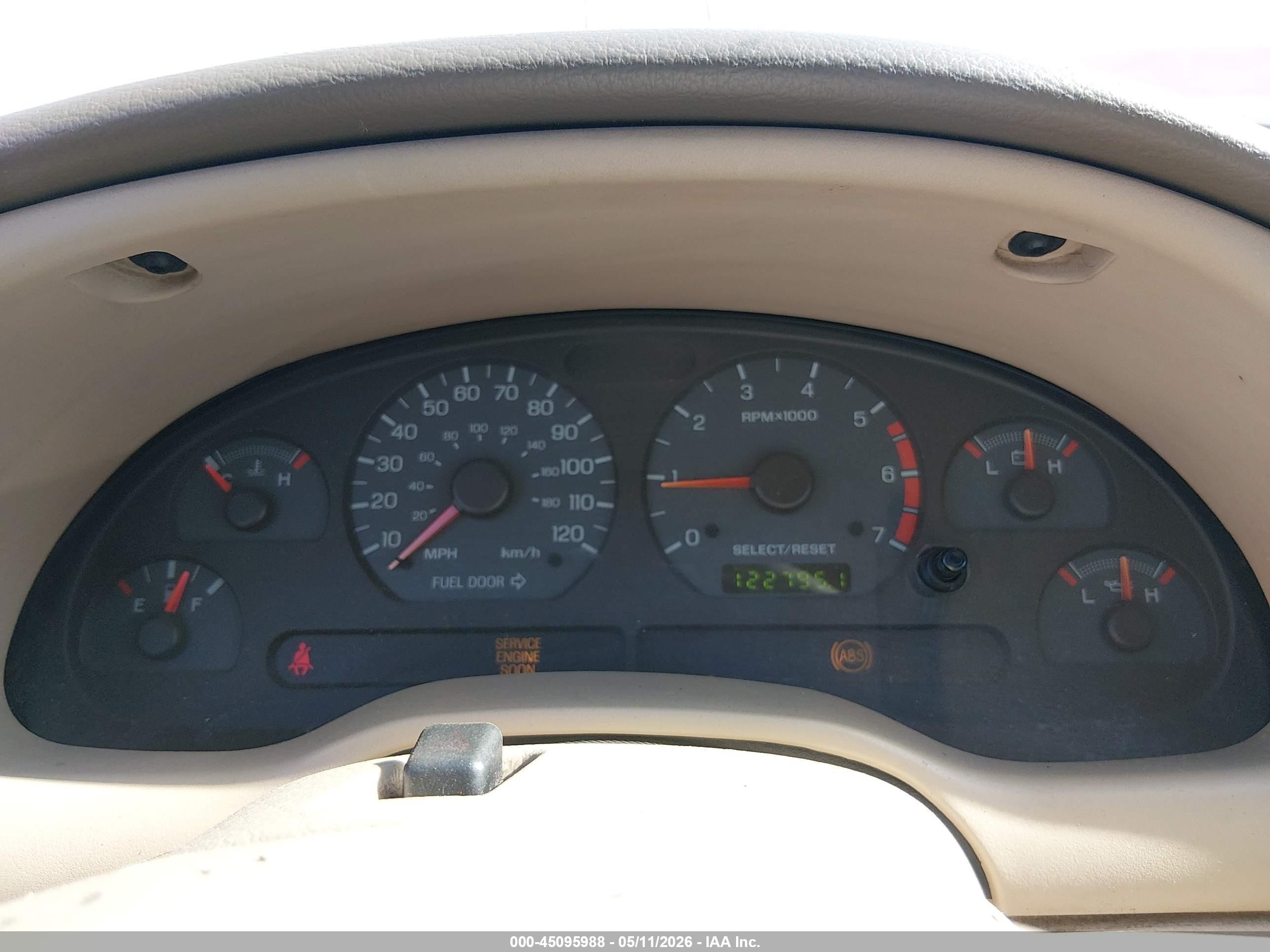 2003 Ford Mustang   Red vin: 1FAFP444X3F450160