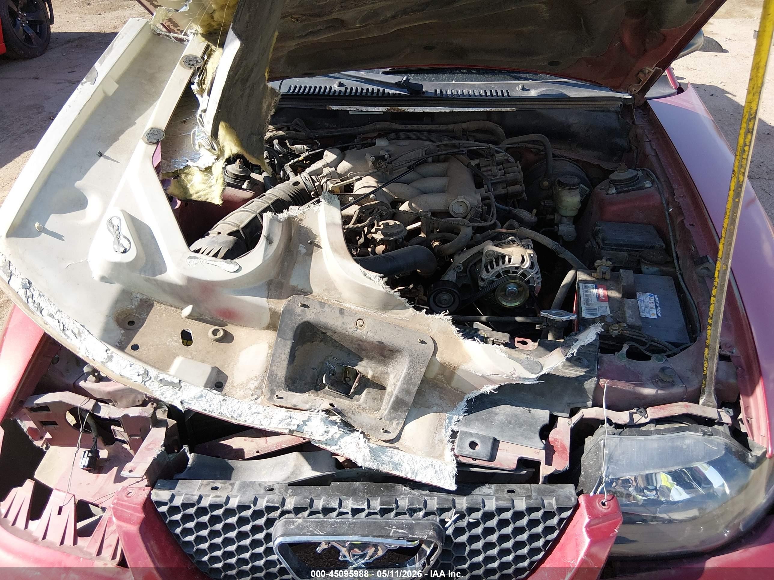 2003 Ford Mustang   Red vin: 1FAFP444X3F450160