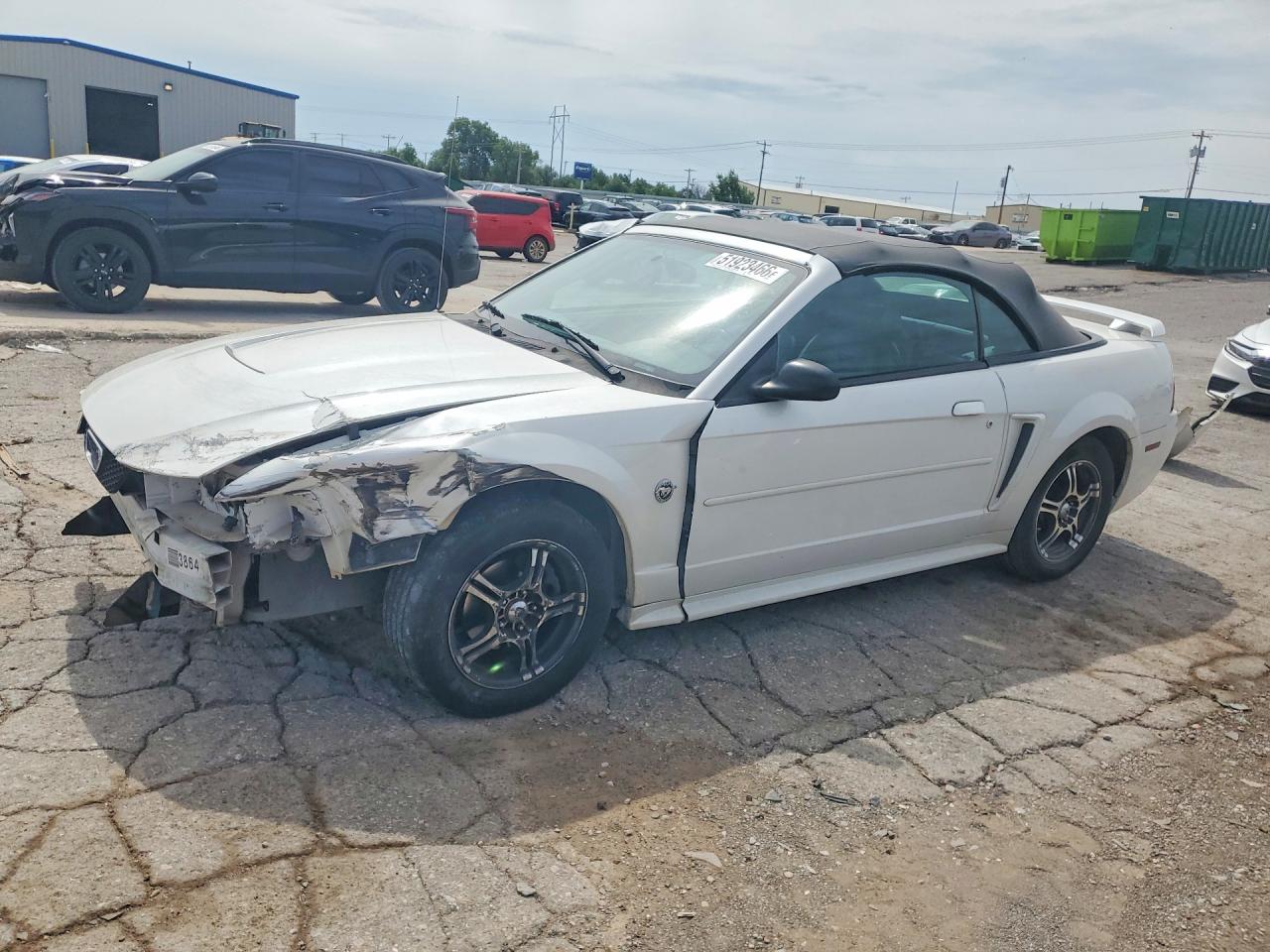 2004 Ford Mustang Белый vin: 1FAFP444X4F113568