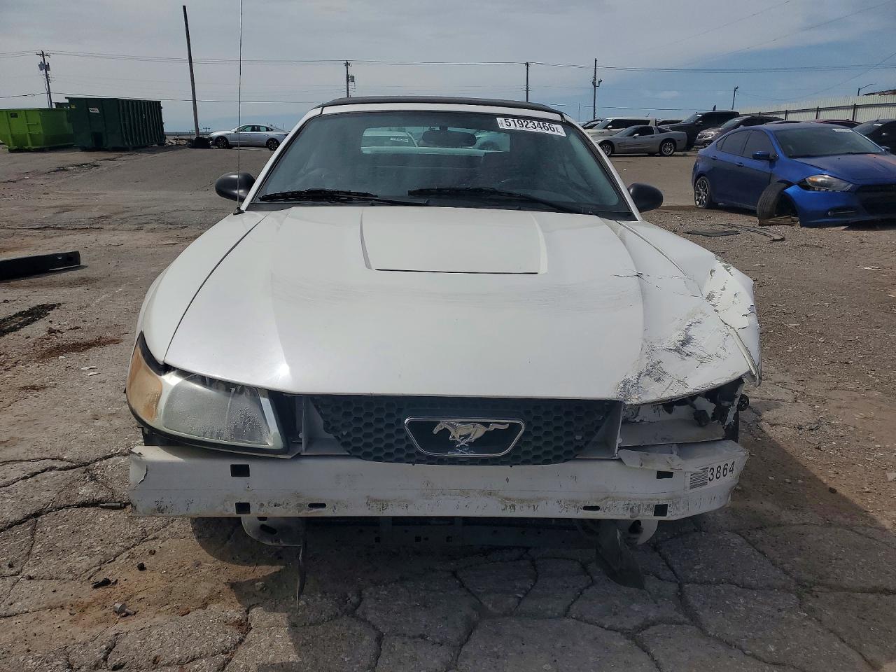 2004 Ford Mustang White vin: 1FAFP444X4F113568