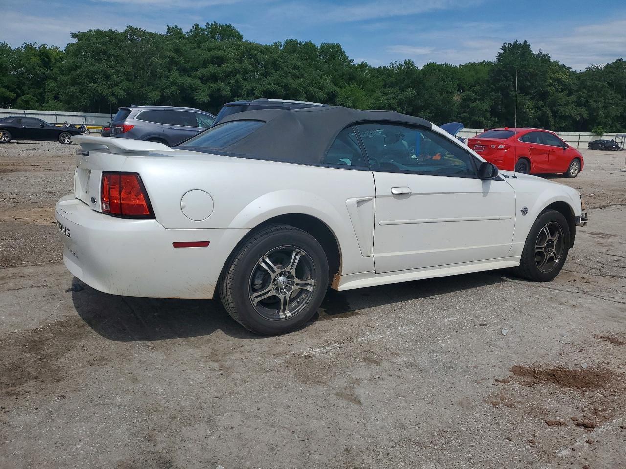 2004 Ford Mustang White vin: 1FAFP444X4F113568
