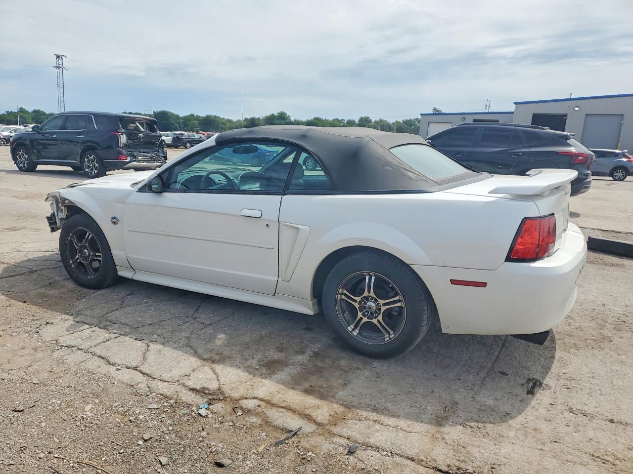 2004 Ford Mustang White vin: 1FAFP444X4F113568
