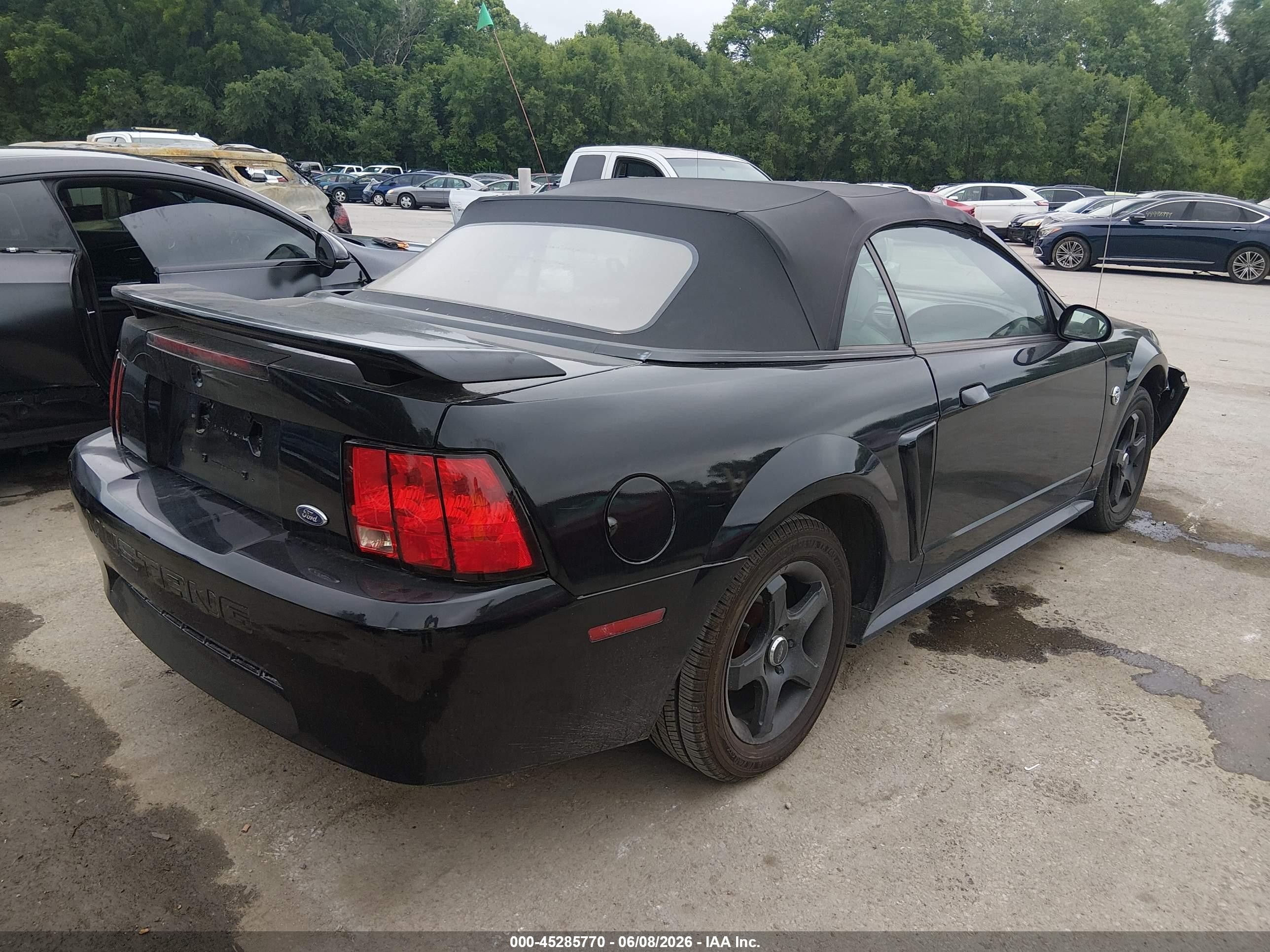 2004 Ford Mustang   Black vin: 1FAFP444X4F117572
