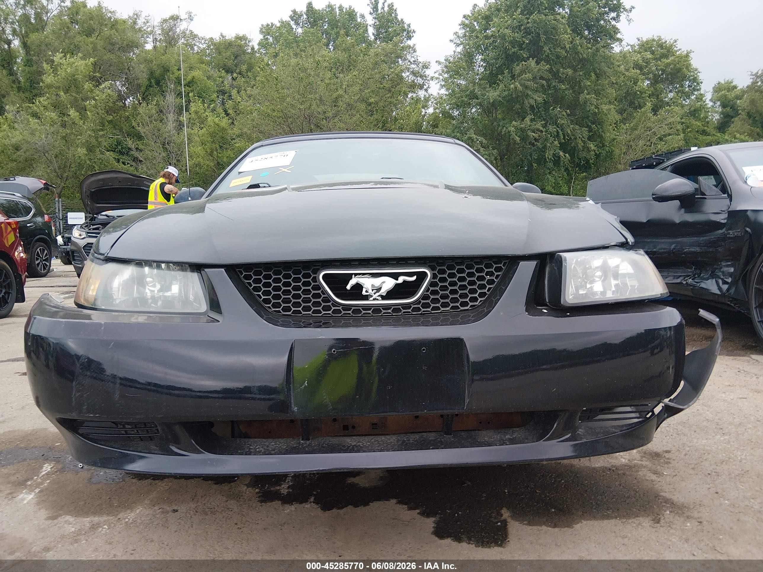 2004 Ford Mustang   Black vin: 1FAFP444X4F117572